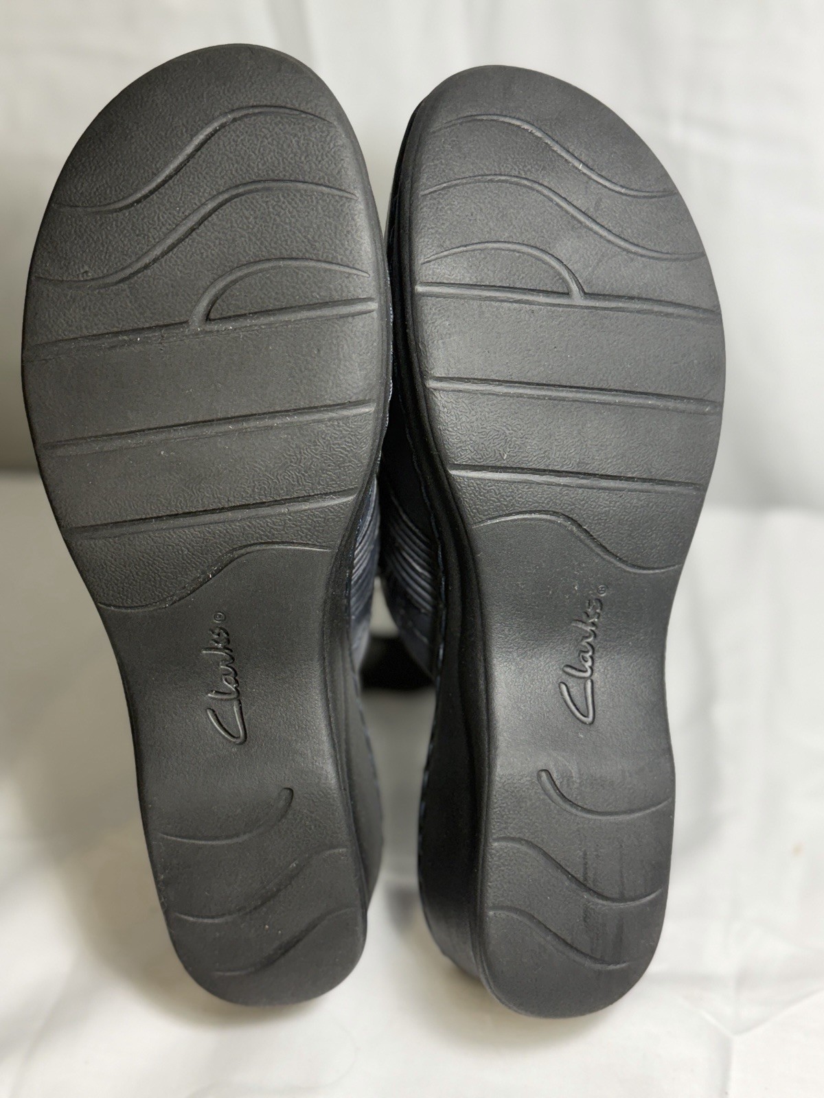 Clarks Leather Slip on Mules / Clogs – Women’s Size 7.5 M – Navy Blue