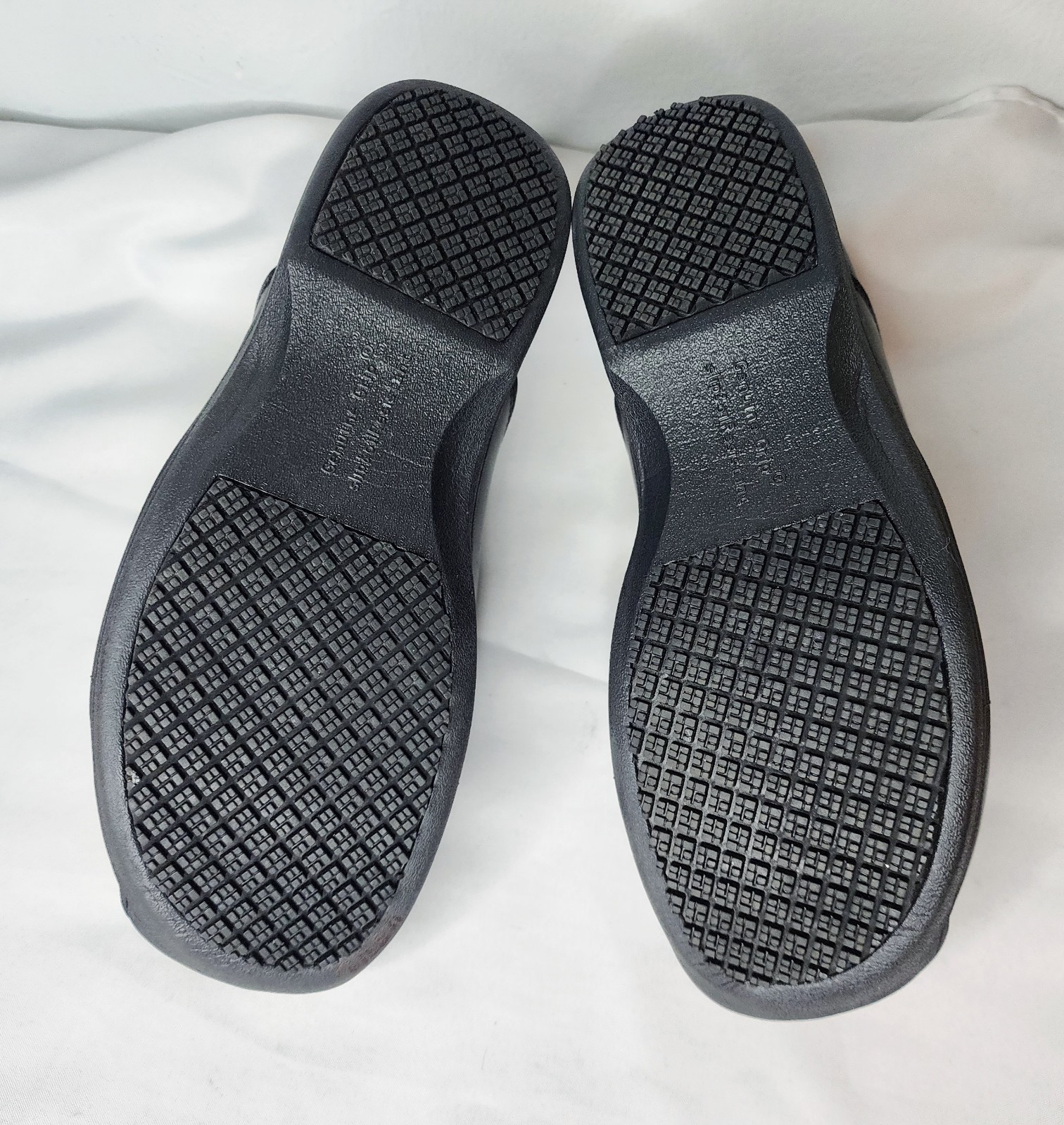 Genuine Grip Women’s Slip-Resistant Work Clogs – Black Leather – Size 5.5
