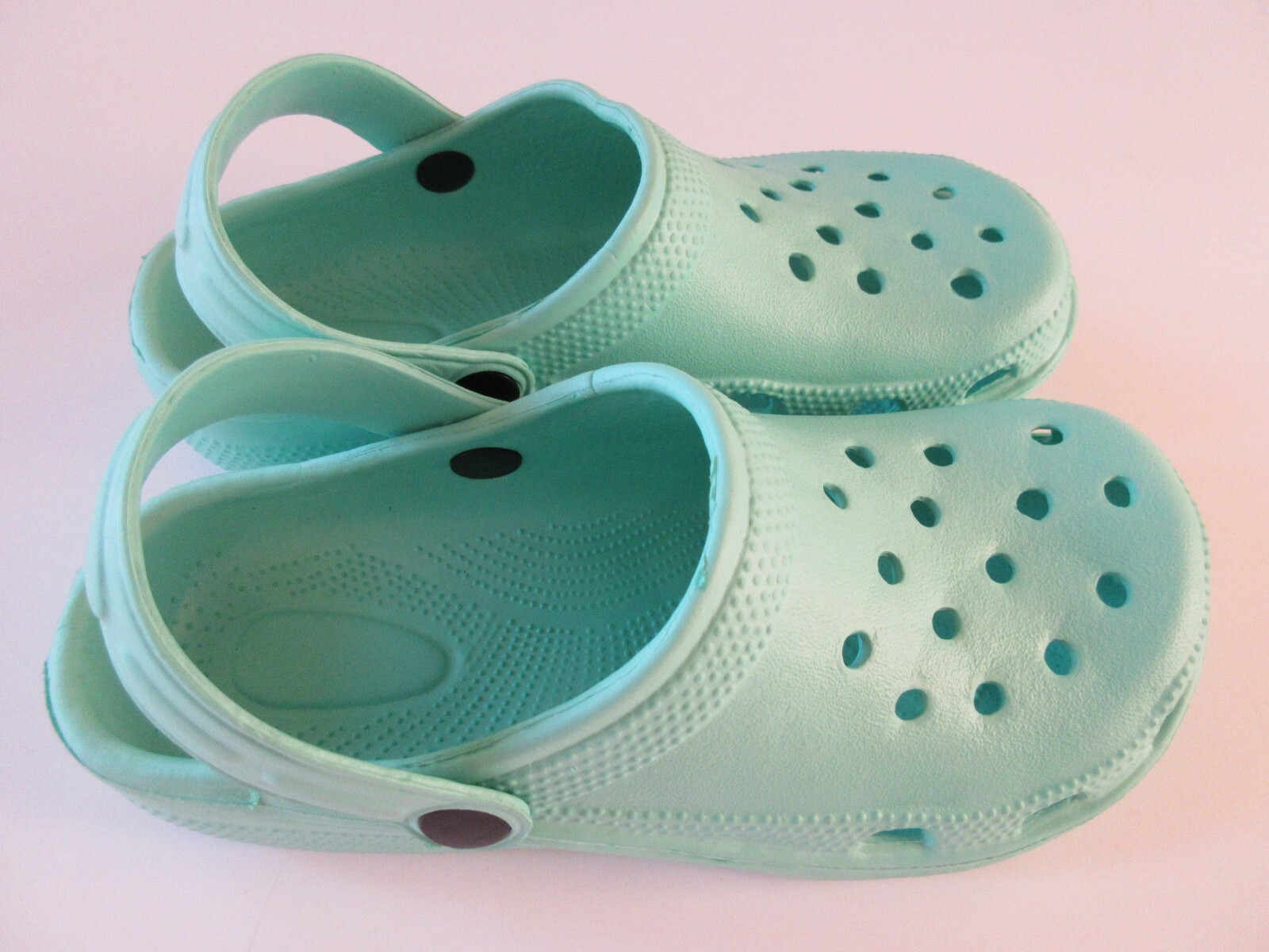 Casual Women’s Slip On Garden Clogs Sandal Lt Green Color Variety Of Sizes New