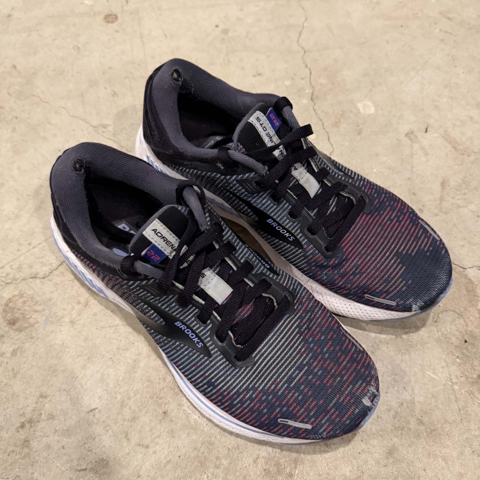 Brooks Adrenaline GTS 22 Women Shoe Sz 7 Purple Black Lace Up Low Top Sneaker