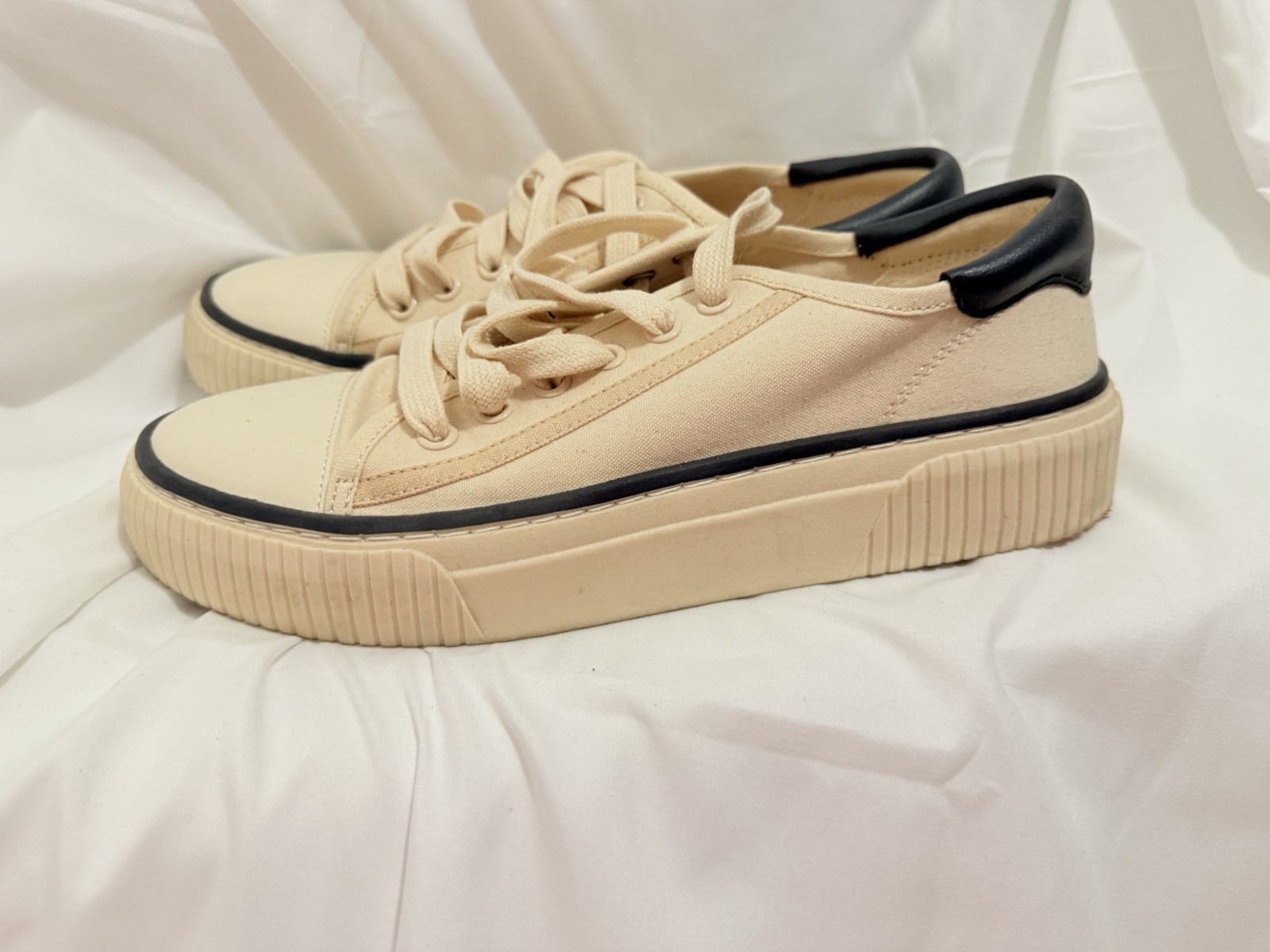 Free Assembly Canvas Low Top Sneaker Women Cream Sz 9 School
