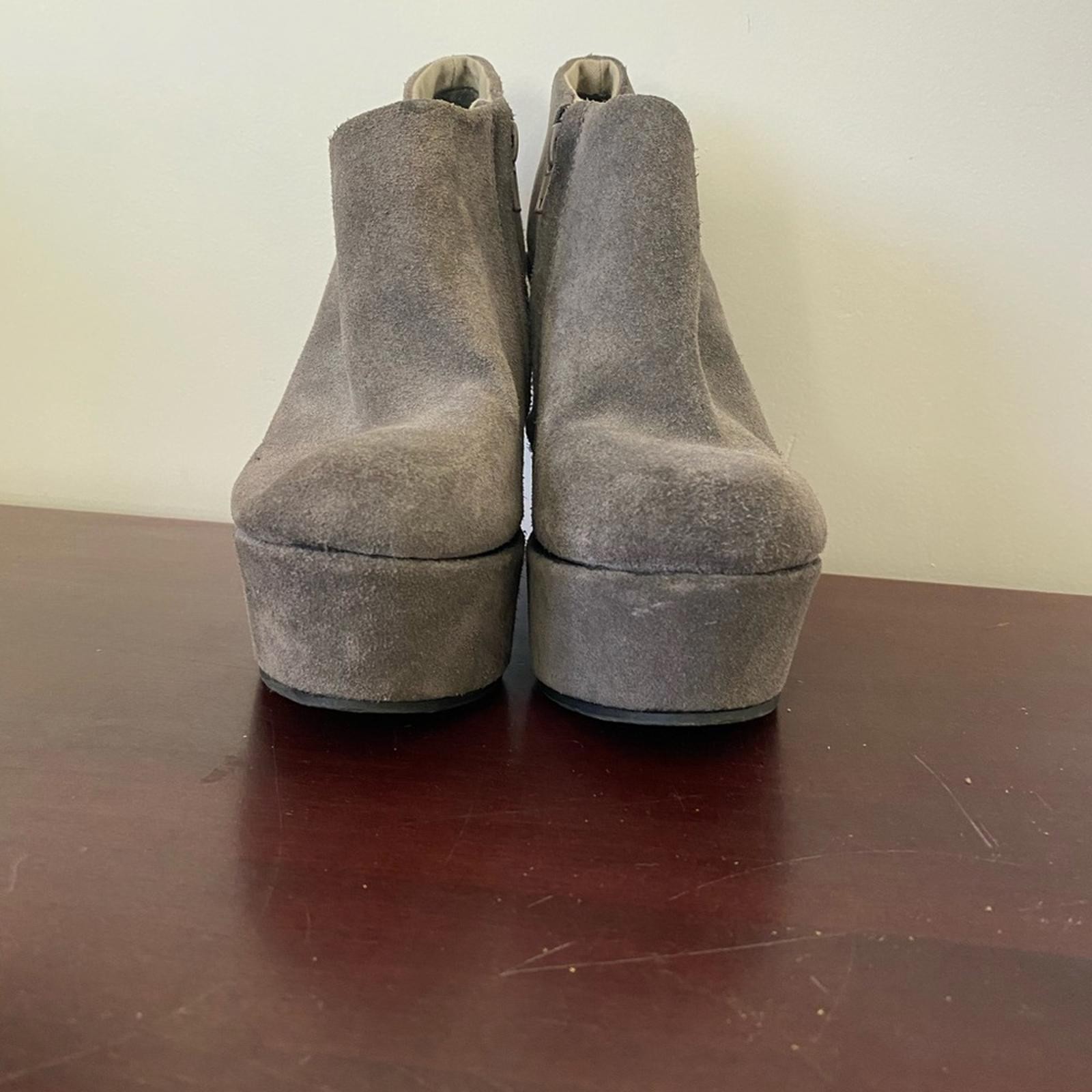 Deena & Ozzy Suede Platform Wedge Booties – Gray, Size 6