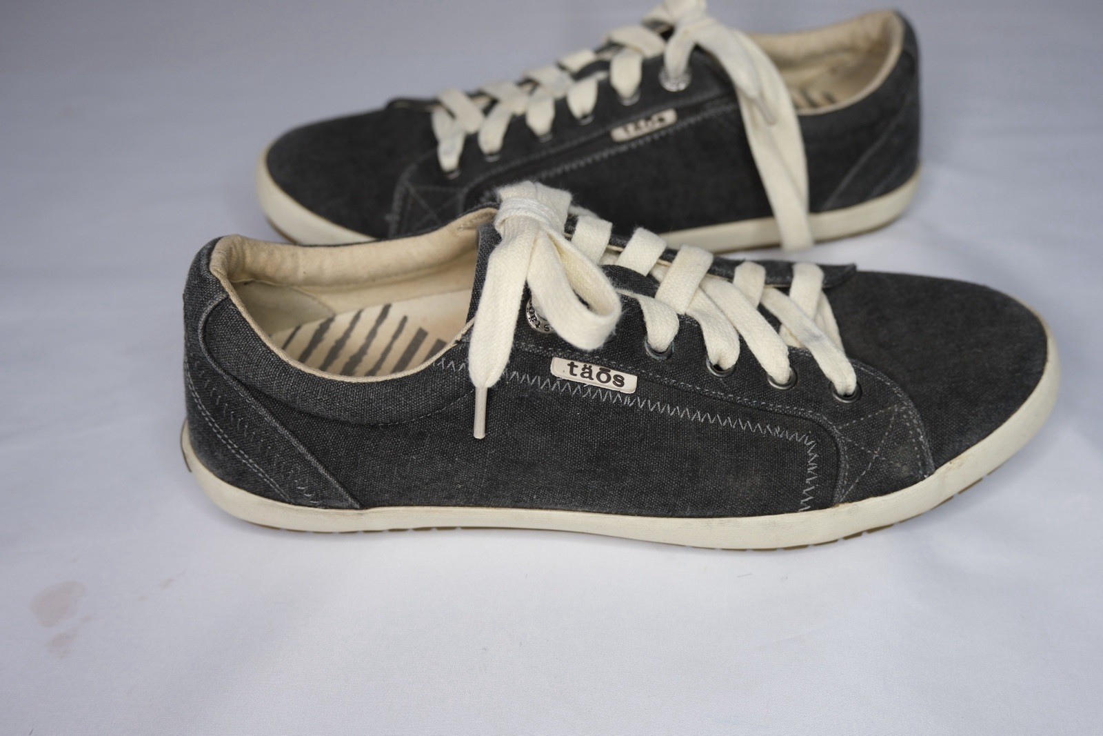 Taos Women’s Star Sneakers Size 10W Lace Up Comfort Shoes Charcoal Grey Wash