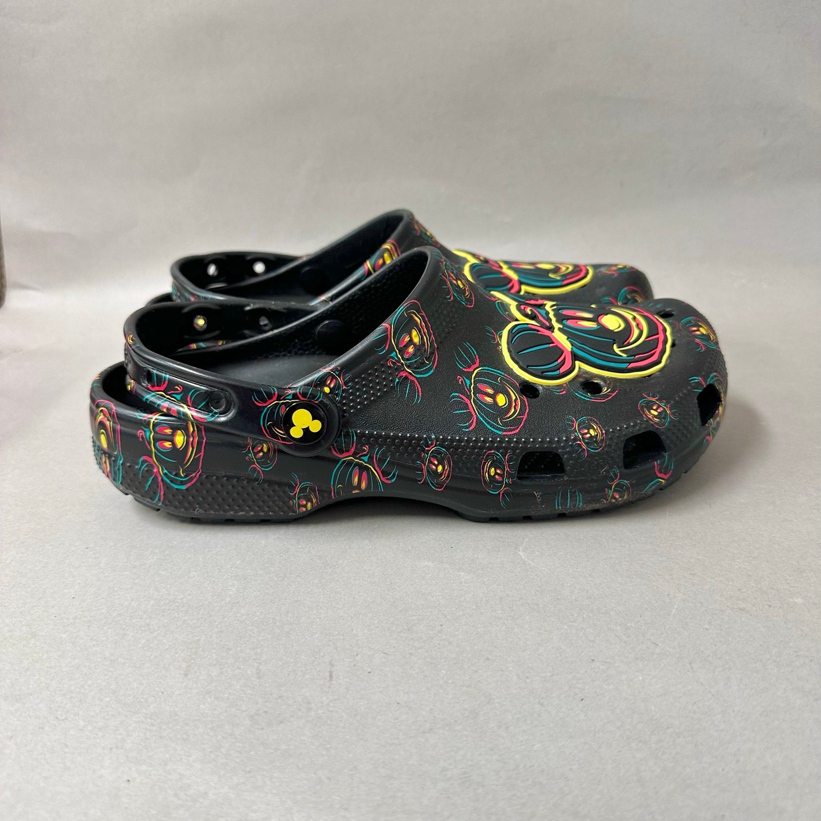 Crocs Disney Mickey Halloween Glow In The Dark Classic Clog Womens size 9 Mens 7