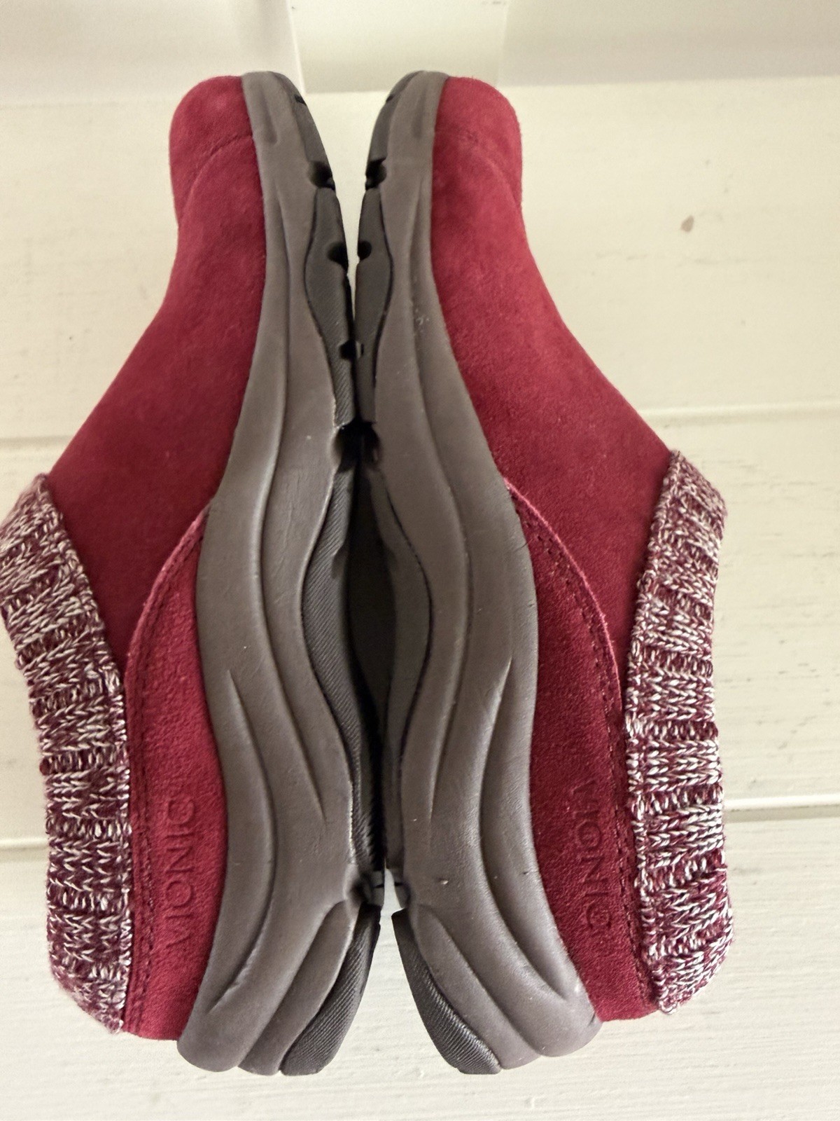 Vionic Sz8 Wide Action Arbor Suede Slip On Orthotic Clogs Wine Burgundy EUC Wom