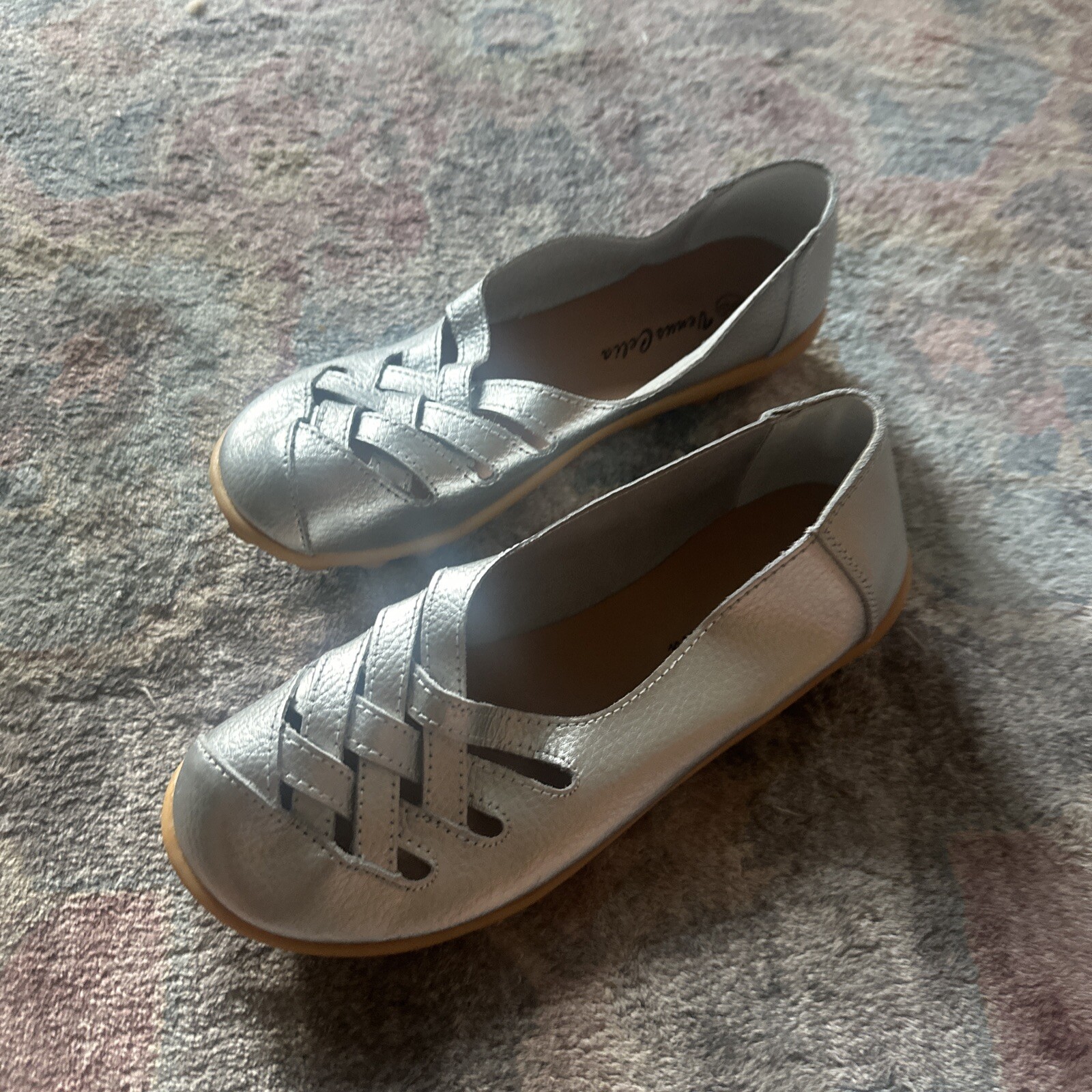 Women’s Venus Celia Silver Shoes 39 size 8 or 8.5 chrome sandal T18