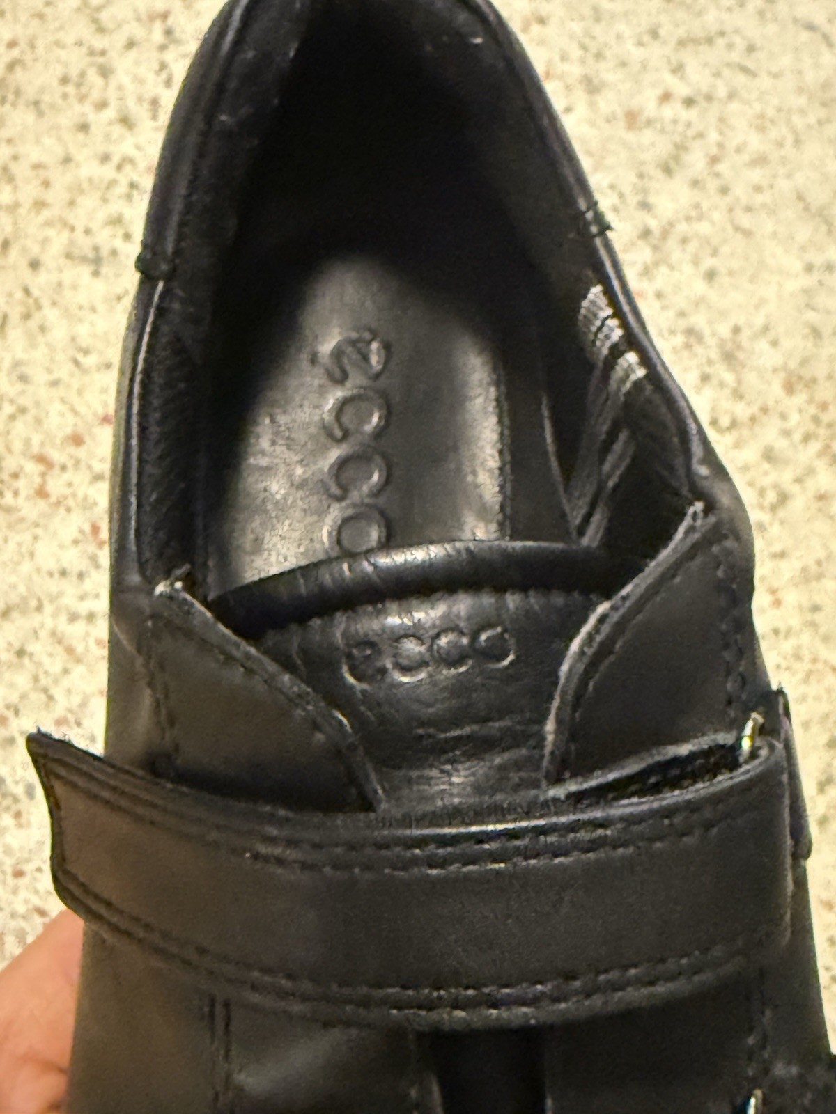 ECCO Leather Hook & Loop Strap Casual women ‘s Sneakers Black Round Toe 8.5
