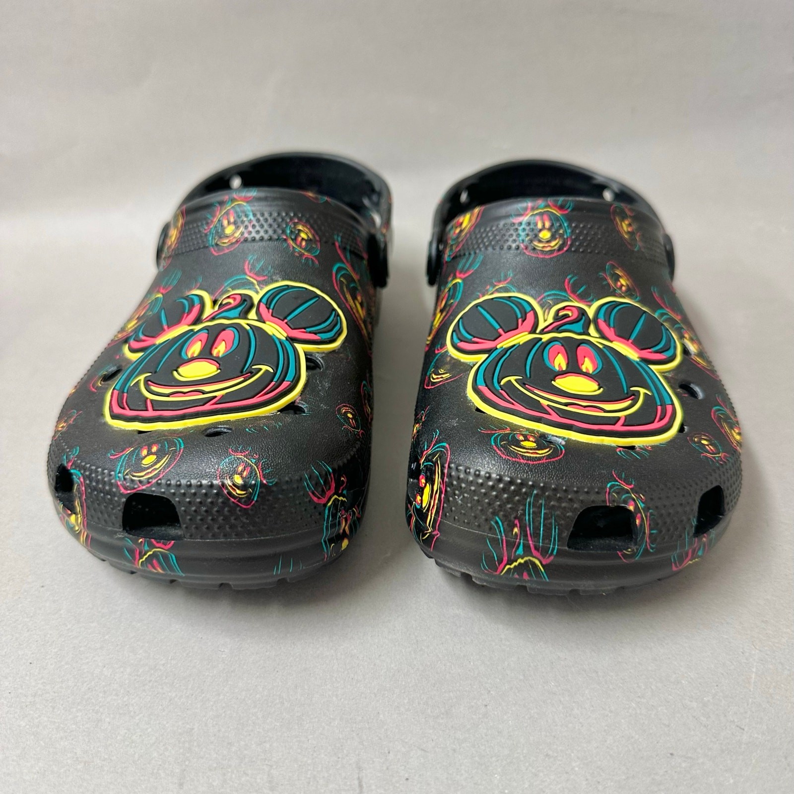 Crocs Disney Mickey Halloween Glow In The Dark Classic Clog Womens size 9 Mens 7