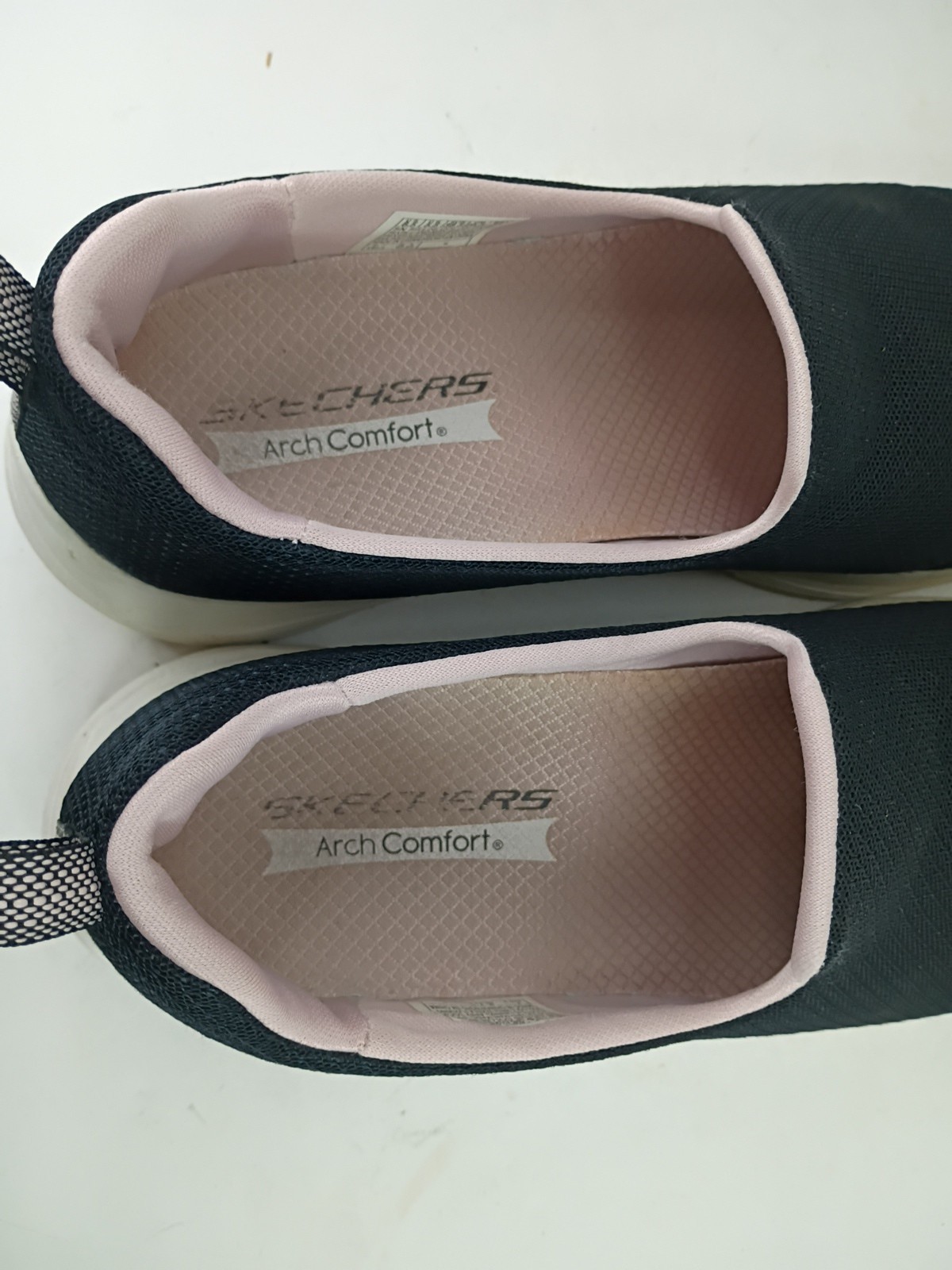Skechers Arch Comfort Women’s Size 8.5 Slip-On Shoes Black Fabric Pink Liner