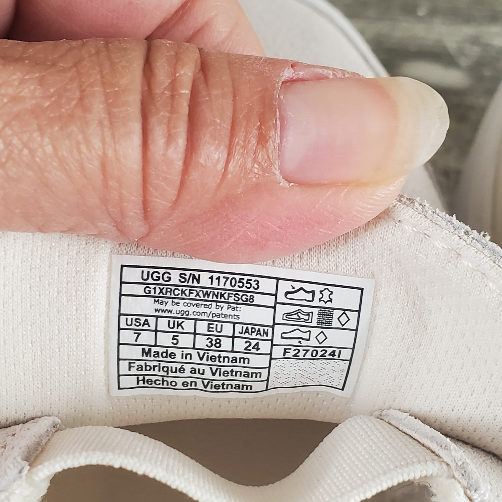 UGG Zilo Womens Shoes Sz 7 Beige Suede Comfort Low Top Round Toe Slip On Sneaker