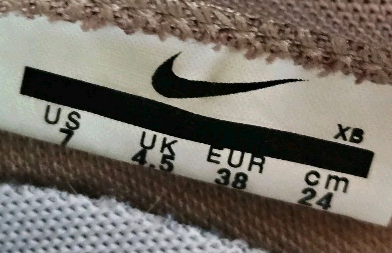 Vintage 2017 NIKE Tennis Classic Ease Shoes Women’s 7 Brown Sneakers 896504-200