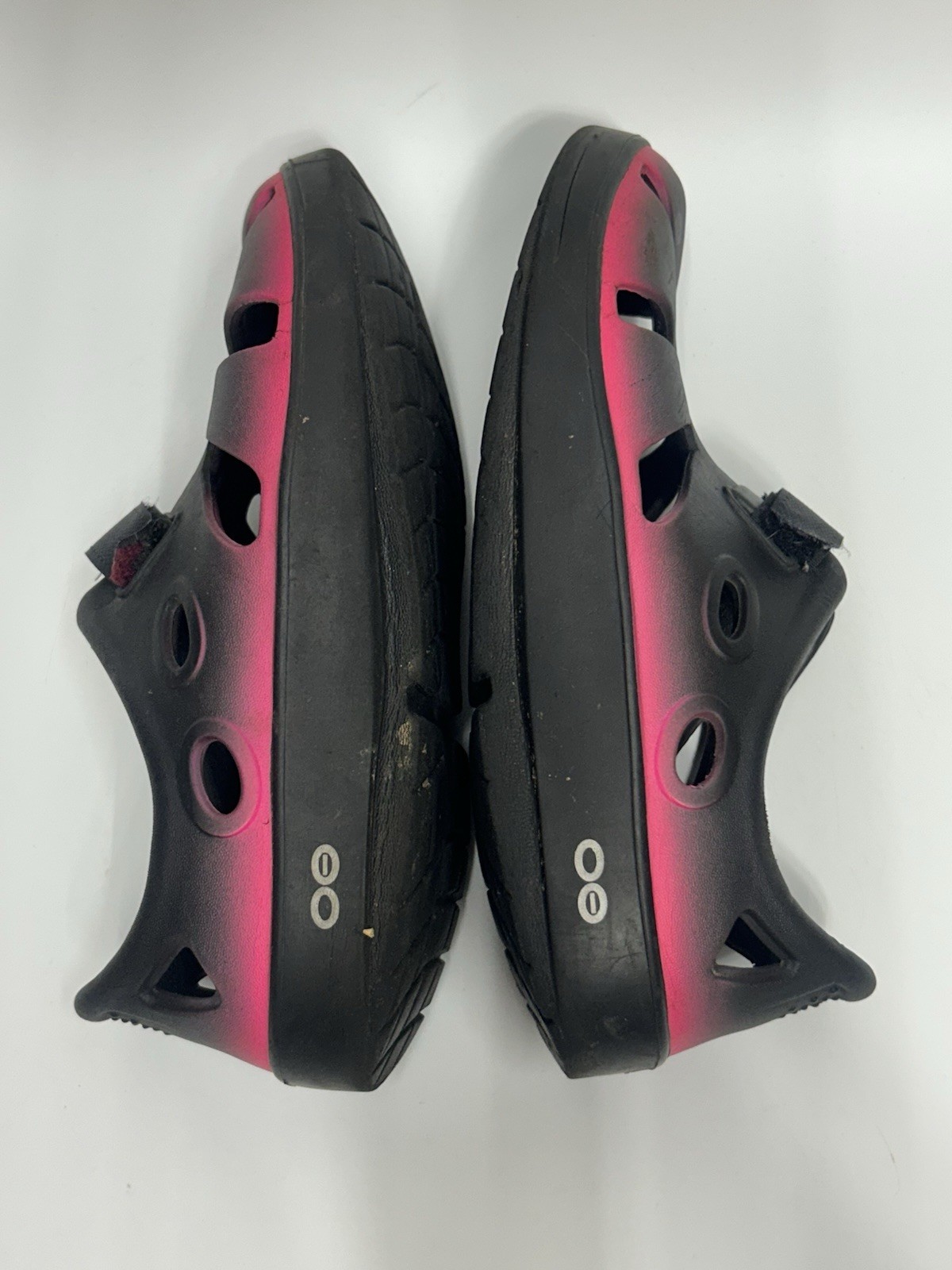 Oofos OOcandoo Slip-on Recovery Sandal Shoe Black/Pink Ombré W6/EU37