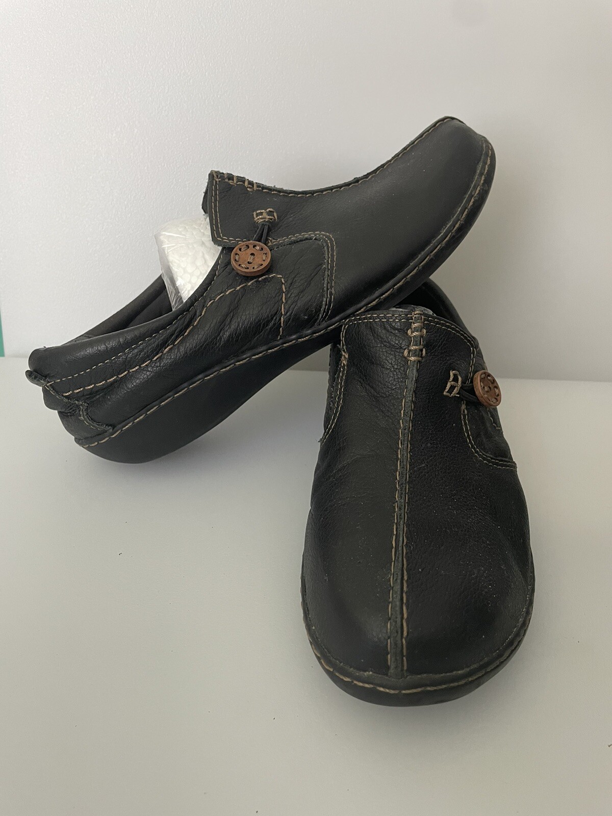 Clarks Unstructured Un Loop Women’s 8.5 Black Leather Button Trim 8-1/2 M Shoes