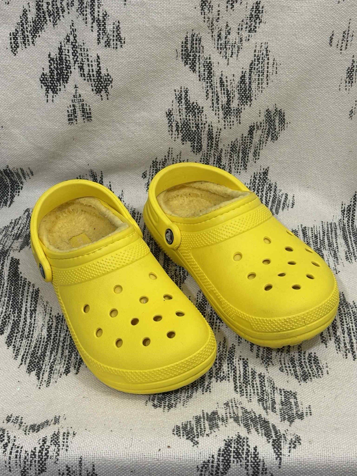 CROCS Sherpa Lined Slip On Shoes Adult Clogs Classic Yellow Women’s 9 Men’s 7