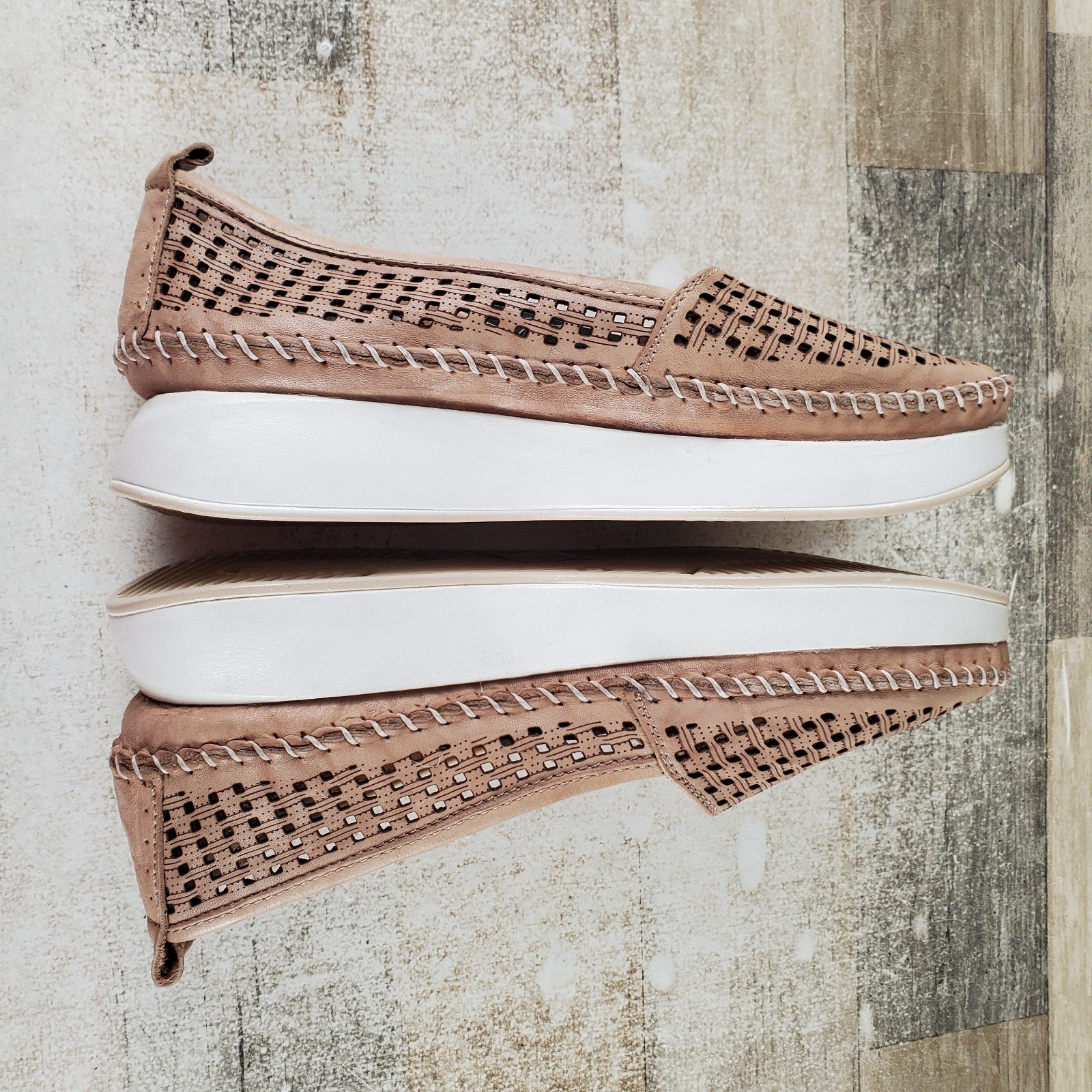 Spring Step Emerson Womens Shoes Sz 8.5 Beige Stretch Leather Laser Cut Slip On