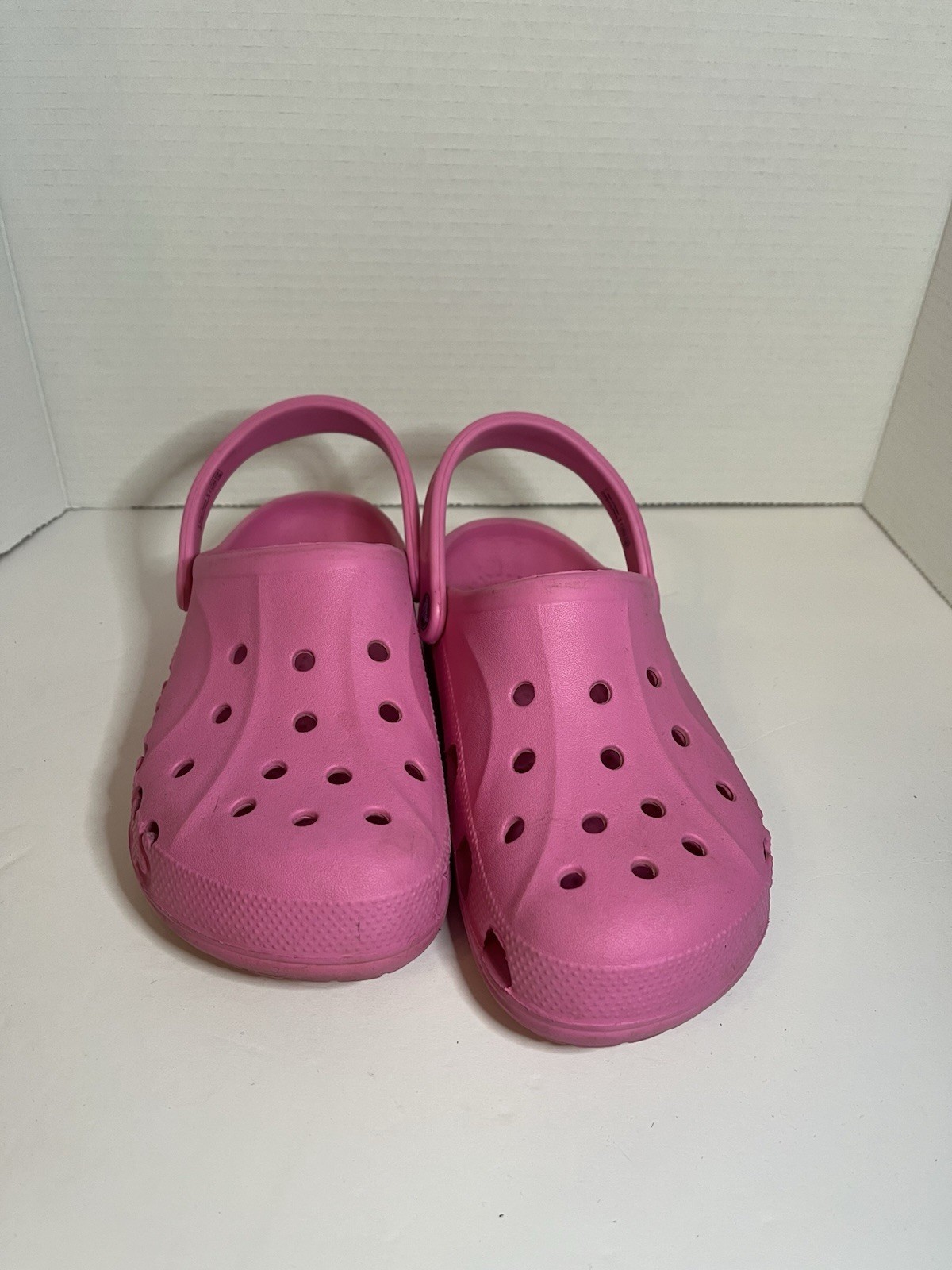 Crocs Baya Clogs Electric Pink Unisex M7 W9 Slip On Shoes EUC