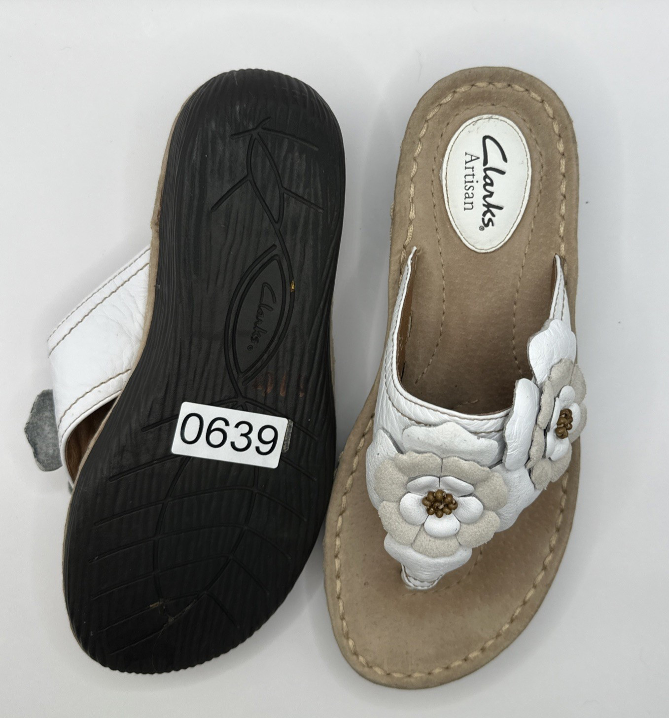 Clarks Artisan Women’s Comfort Leather Shoes Size 7M White Beige Flowers Slip On