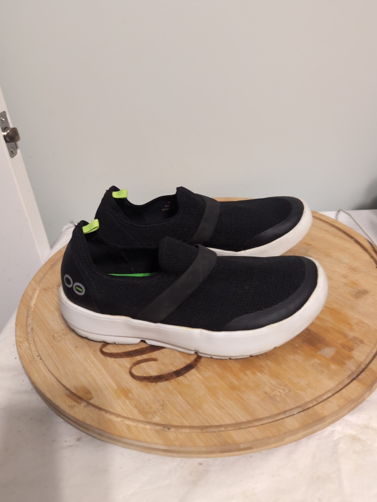 Oofos Oomg Low Women’s Sneakers Size 9 Black Comfort Slip On Shoes Blacks A2