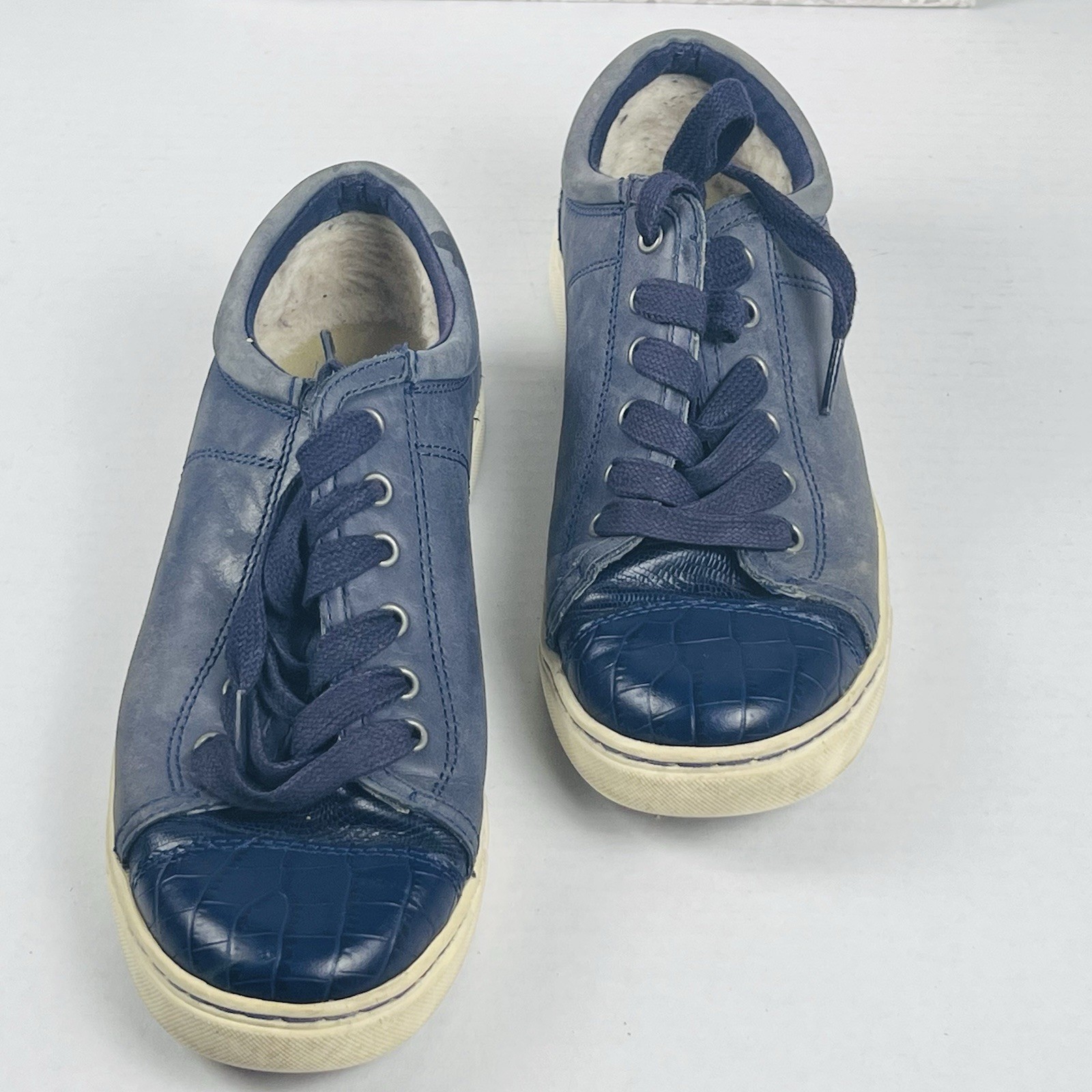 UGG Sneakers Womens 8 Blue Suede Low Top Casual Comfort Walking Travel Shoes