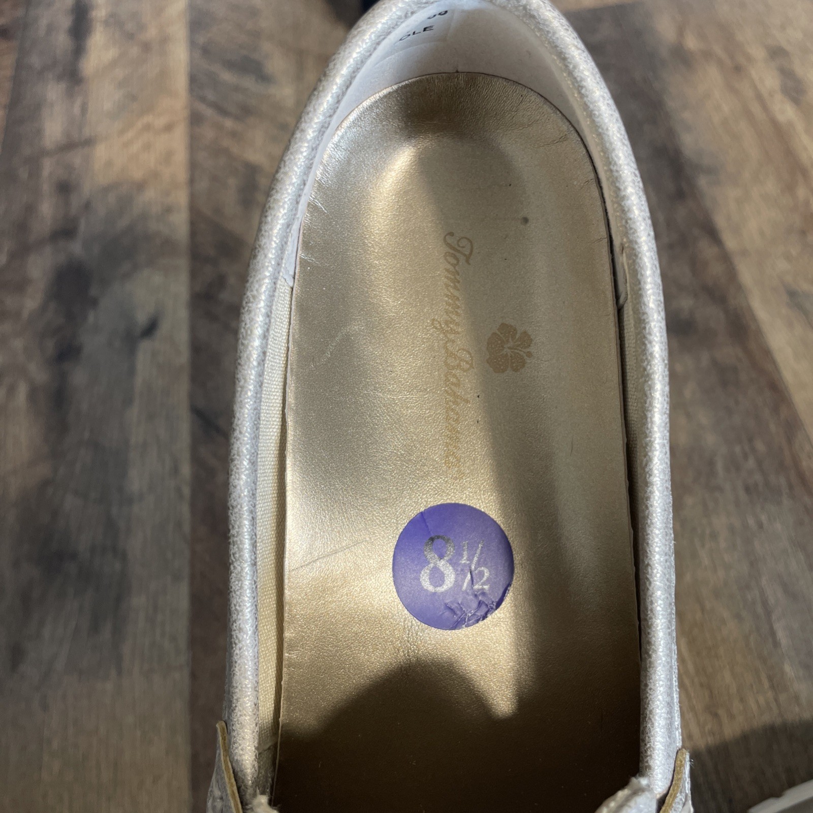 Tommy Bahama Women’s Shoes Sz 8.5M Slip On Penny Loafers Venus Metallic Gold