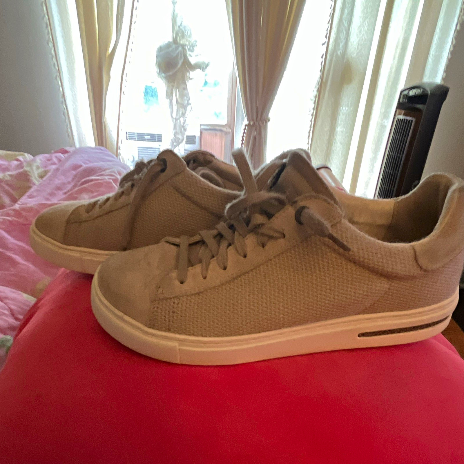 Birkenstock women’s 7.5 Beige Suede Lace-Up Low-Top Sneakers Casual