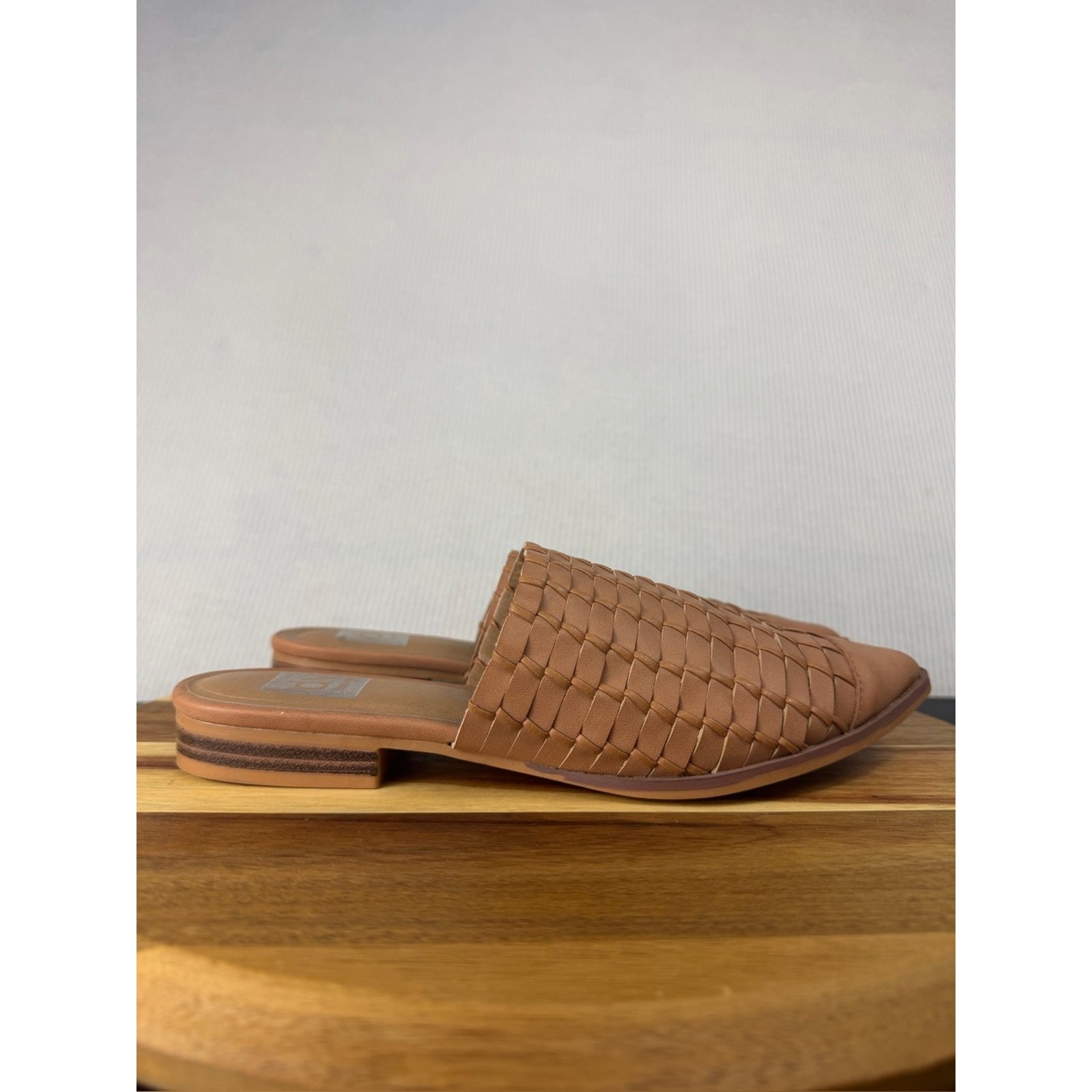 DV by Dolce Vita Istero Woven Mule Flats Tan Cognac Pointed Toe Slides Size 8