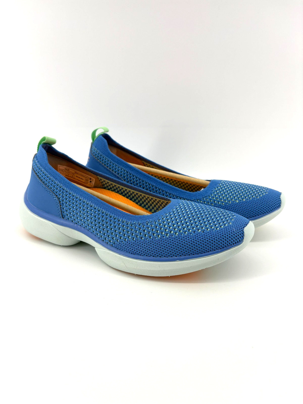 NIB Vionic Women’s Kallie Walking Shoe Azure Blue 6 Medium