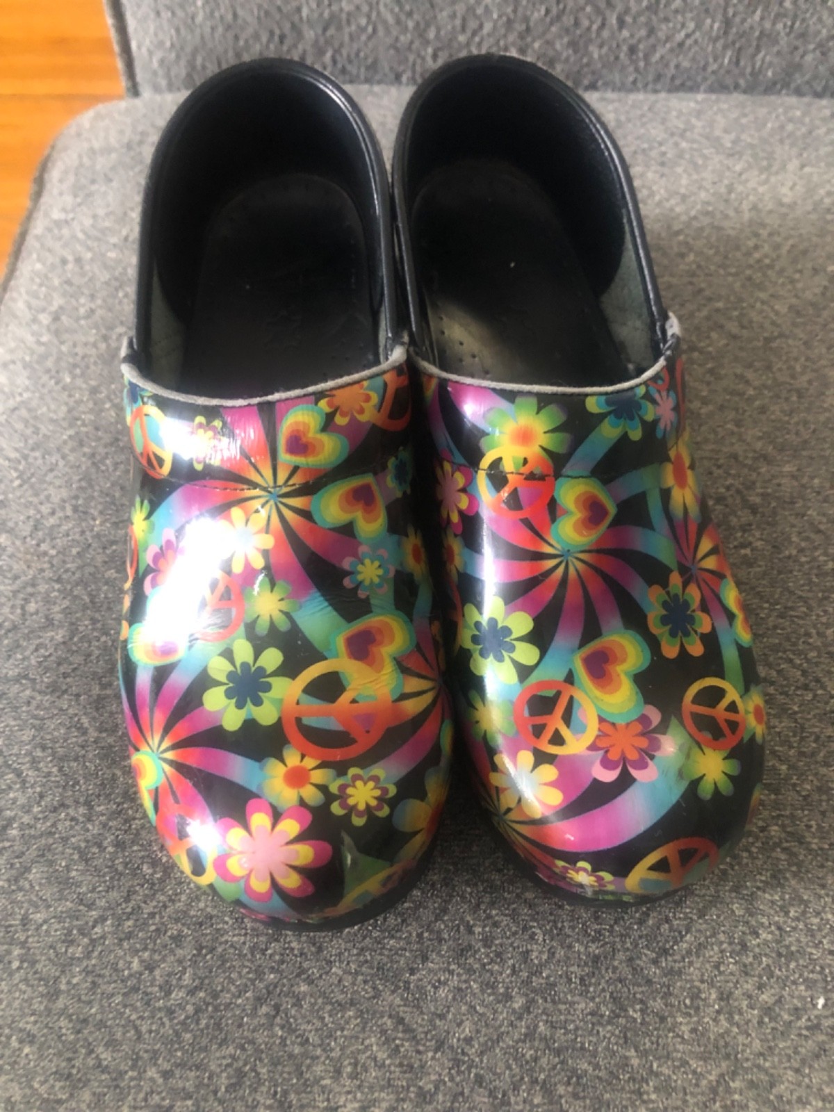 Dansko Peace Flowers Hippie Patent Leather Work Nurse Shoes Clogs SZ 39