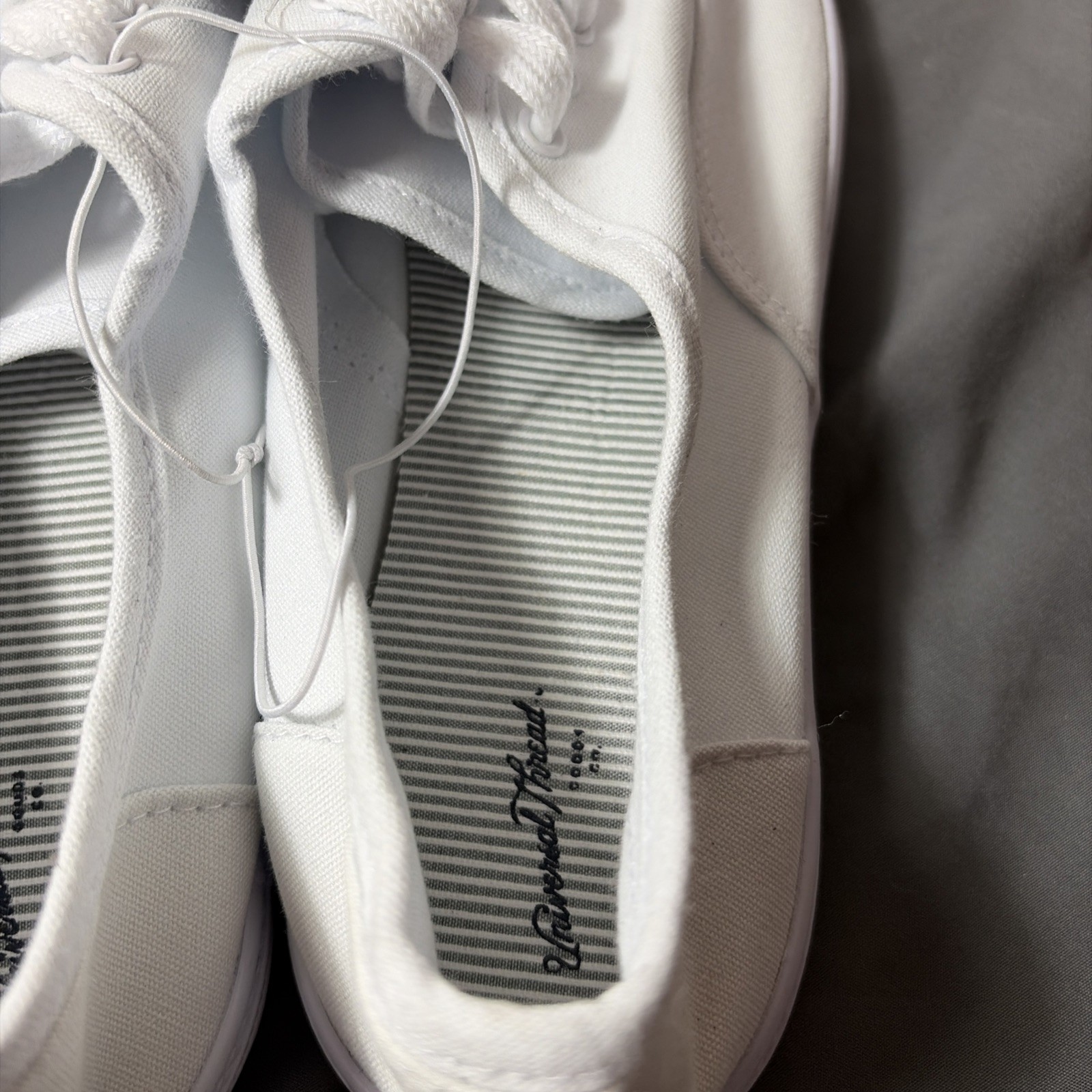 Universal Thread Women’s White Canvas Lace Up Sneakers Size 11 NWT Casual Shoes