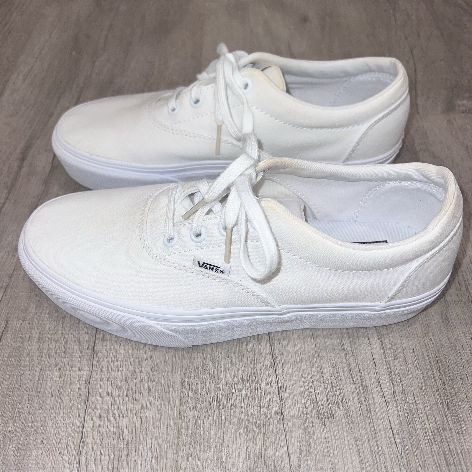 Vans Shoes Women Doheny Triple White Size 8.5 Sneakers Lace Up Skateboarding