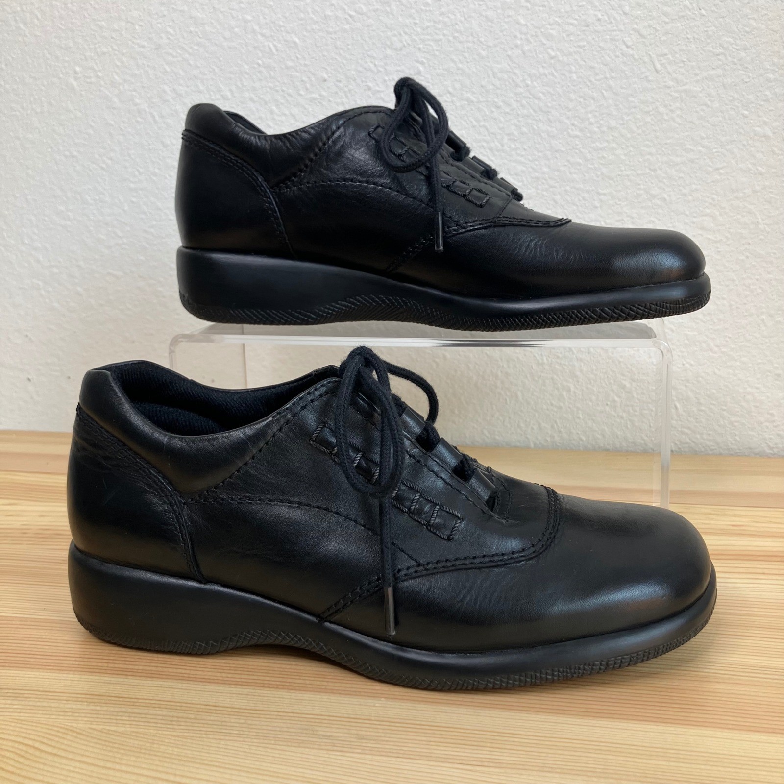 I Heart Comfort Shoes Cross Womens 6M Black Leather Lace Up Stitching Walking