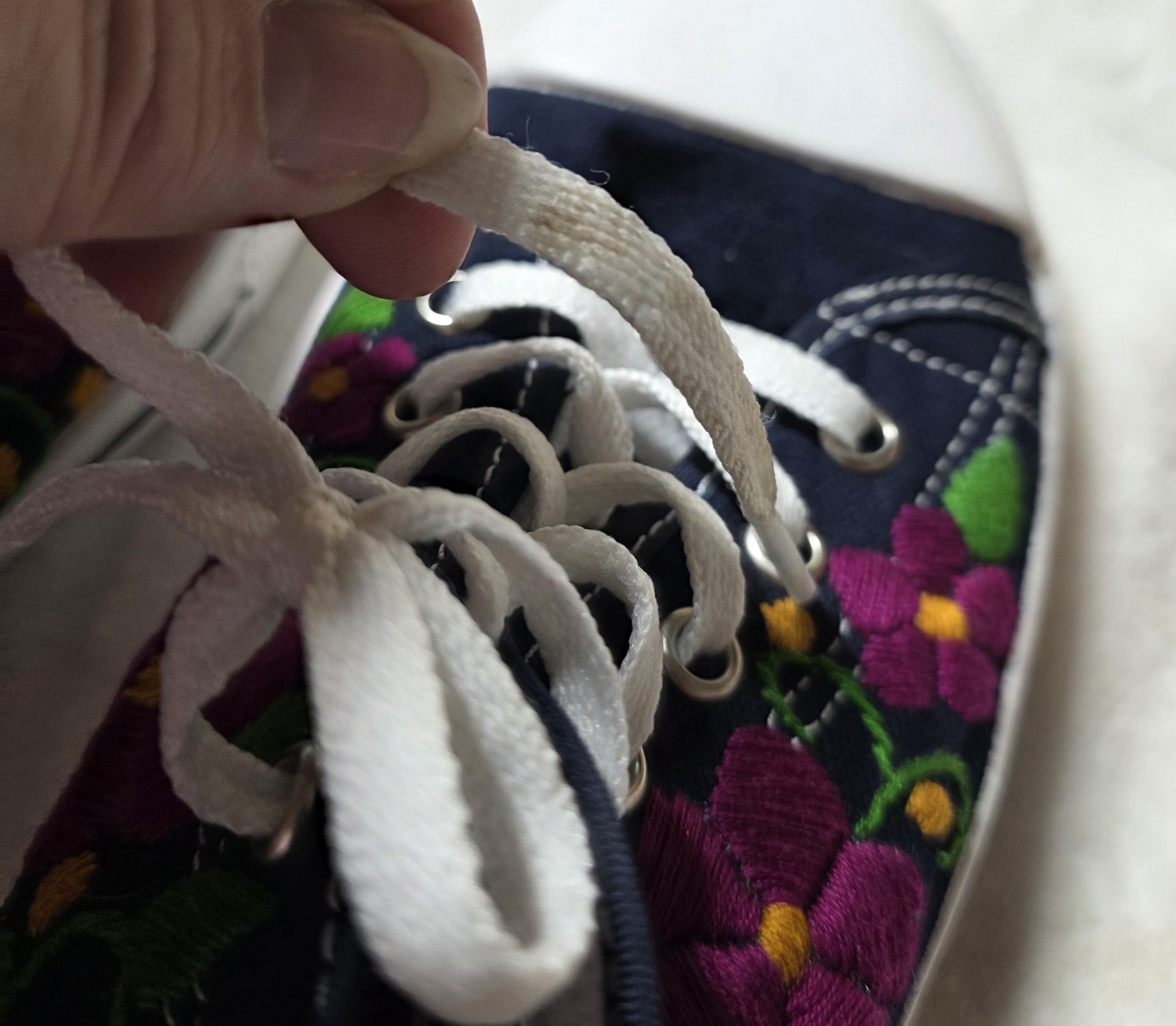 Mexican Artisanal Tennis Shoes Sz 7.5/8 Embroidered Flowers Cottage Core Boho