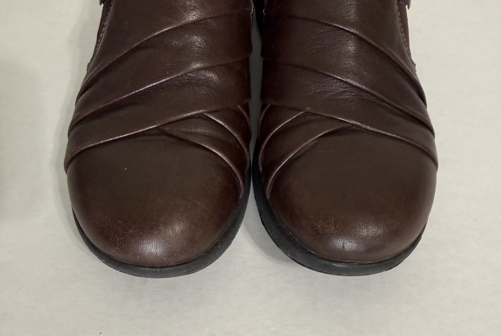 Clarks Unstructured Women’s Brown Leather Slip-on Cushion Soft Shoes, 6M