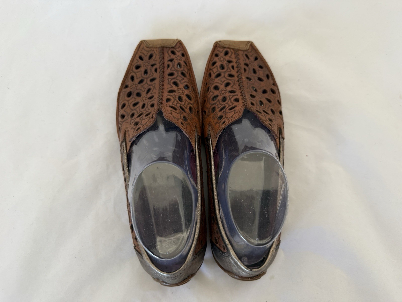 Taos Expose Driving Loafers Size 7 Slip-On Saddle Brown Leather Laser Cut Flats