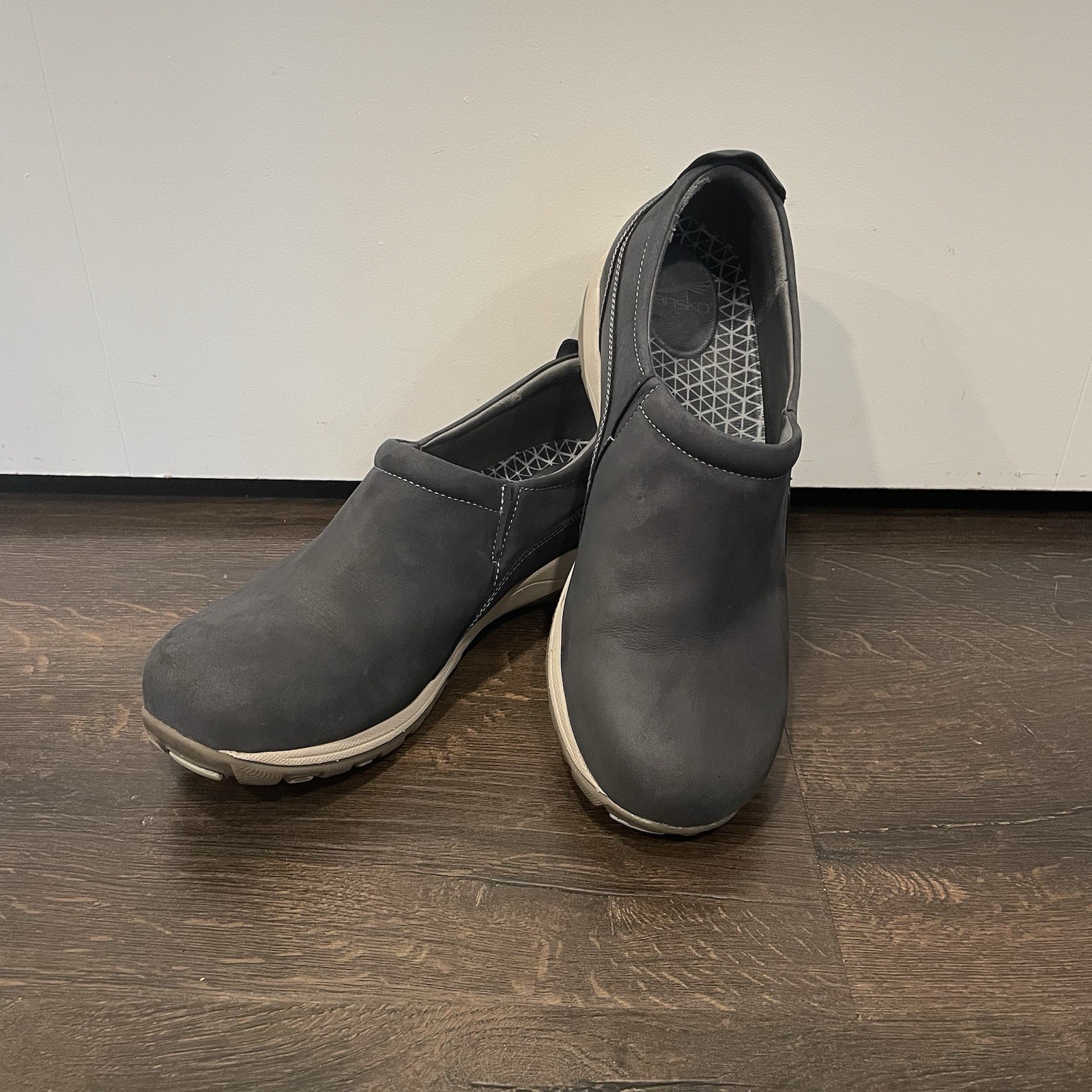 Dansko Patti Women’s Casual Shoes, Navy Milled Nubuck, Size 42 Slip On Vibram