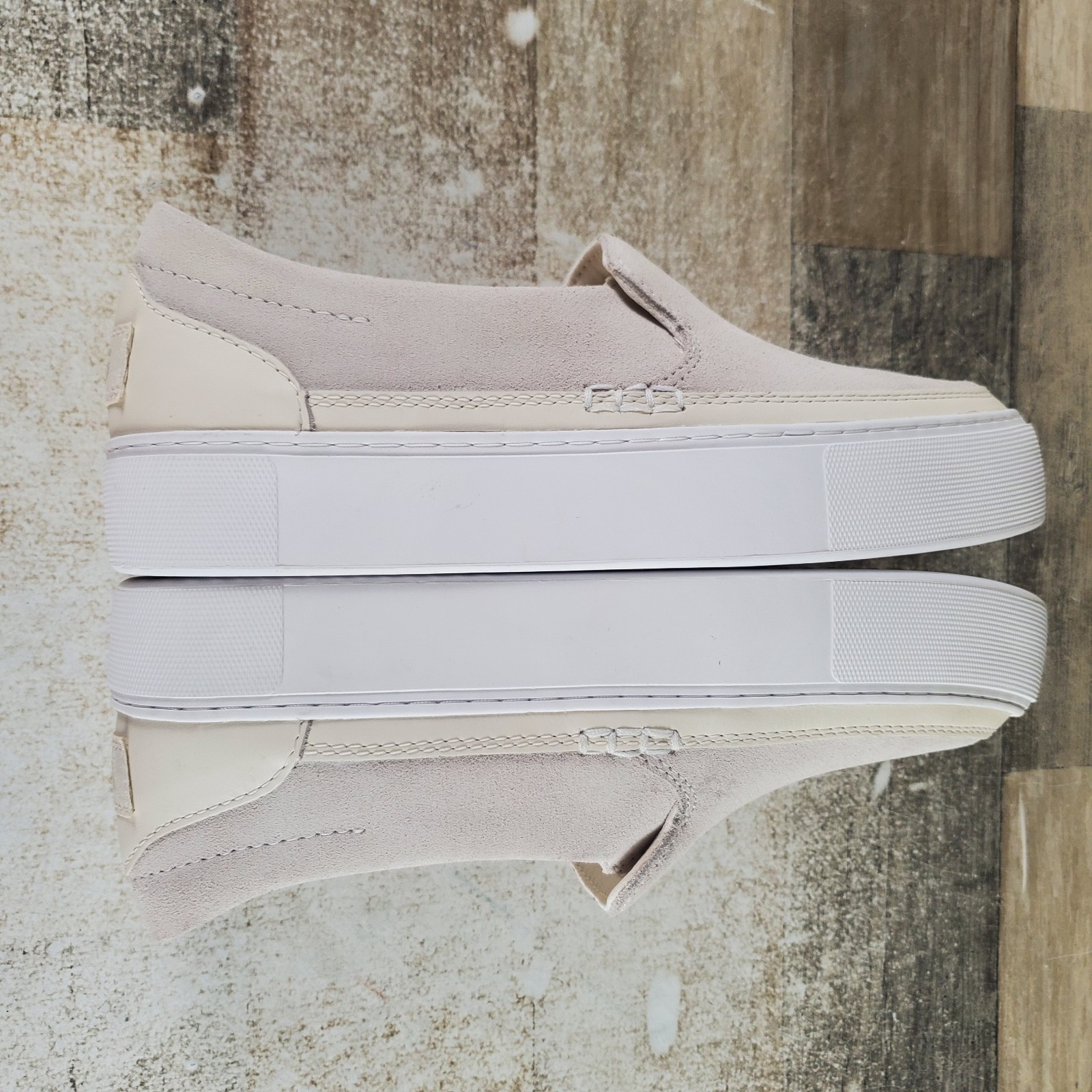 UGG Zilo Womens Shoes Sz 7 Beige Suede Comfort Low Top Round Toe Slip On Sneaker