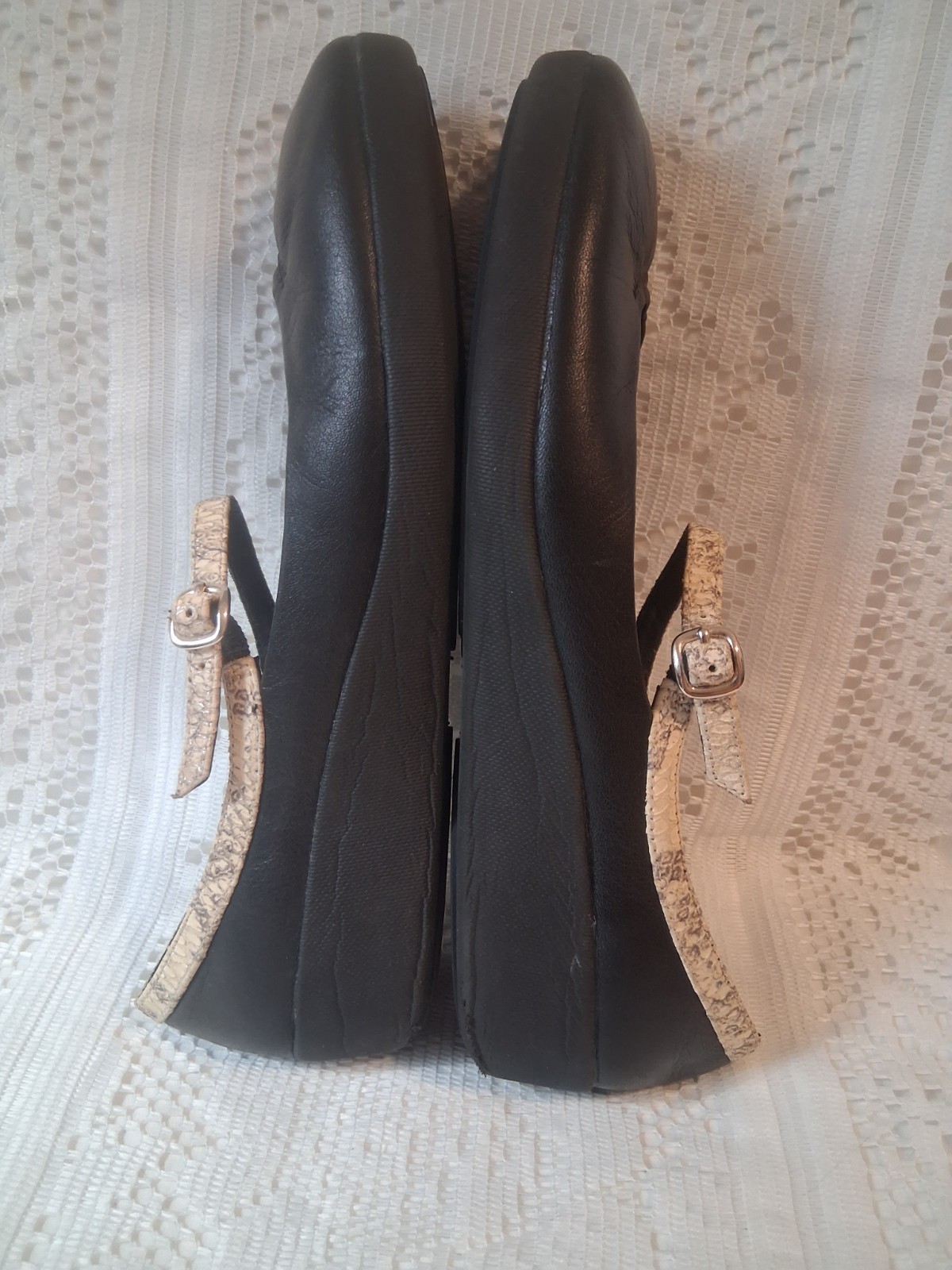 FitFlop Mary Jane’s Premium Black Leather w ‘snake skin’ print accent Sz 10/41