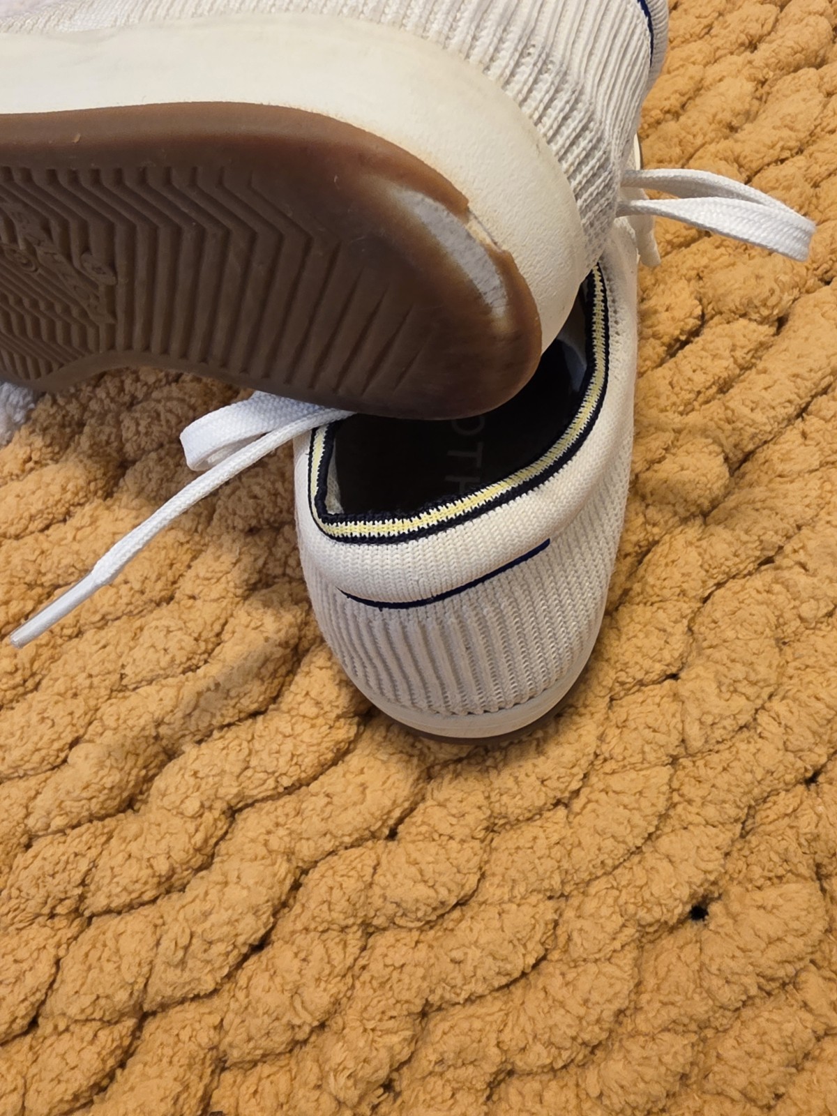 Rothys Womens Blonde Size 8 Cream Lace Up Round Toe Low Top Sneakers