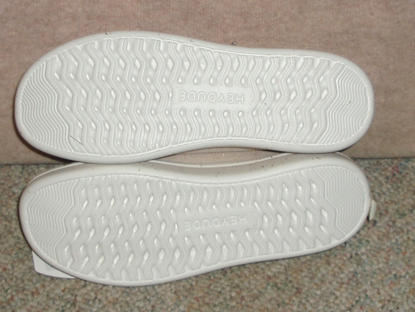 Women’s HEY DUDE Wendy Rise Stretch Dove shoes , size 10 , NEW