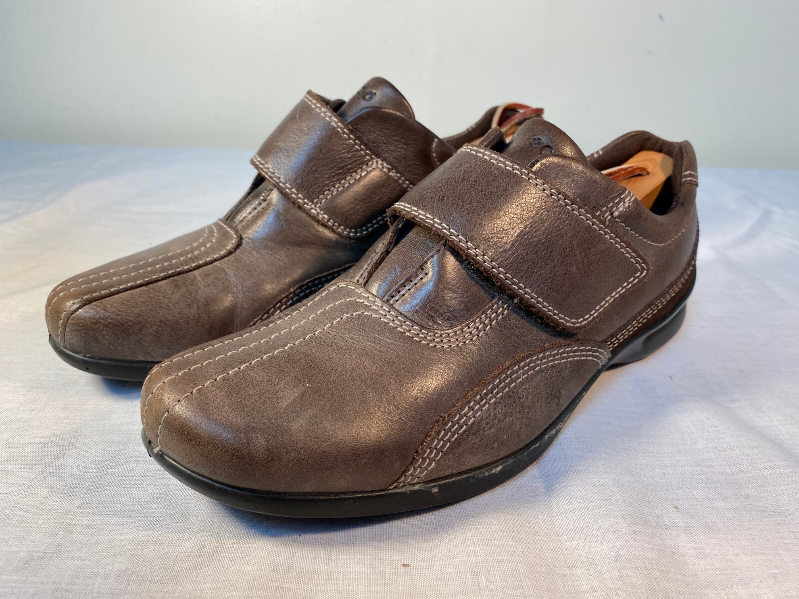 ✅ Ecco Slip On Shoes Women’s Brown Leather Hook & Loop Comfort EU 39 (US 8-8.5)
