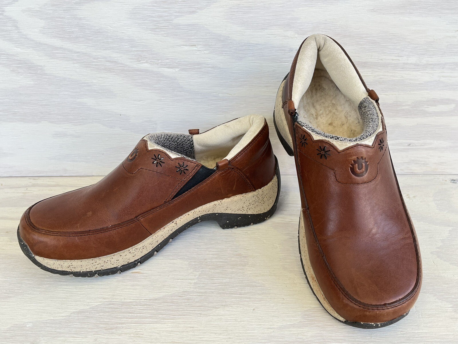 Ulu Brown Leather Slip Resistant Comfort Mules/Loafers Shearling Footbed Size 7