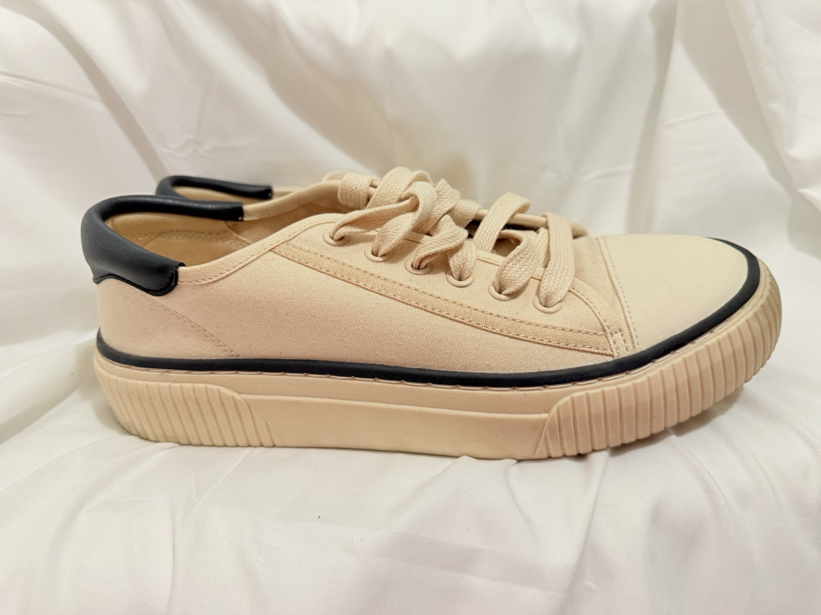 Free Assembly Canvas Low Top Sneaker Women Cream Sz 9 School