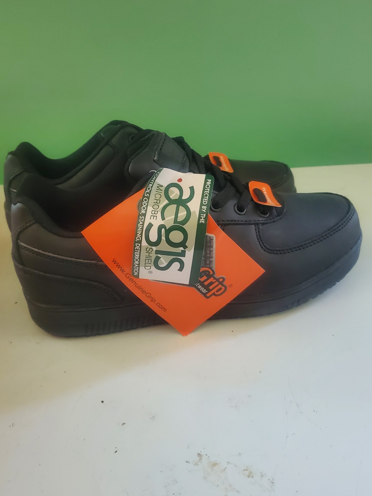 NEW Genuine Grip 210 Women’s Slip Resistant Work Shoes Black Size 6W Wide –…