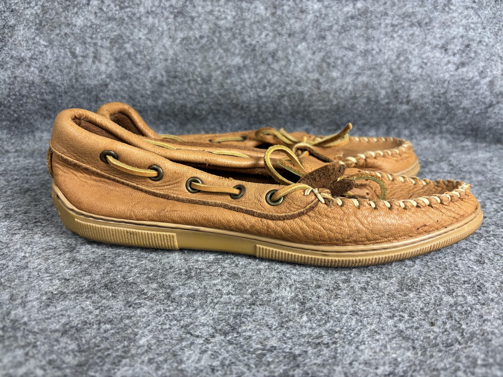 Minnetonka Moosehide Classic Loafer Womens Size 8.5 Brown Slip On USA Moccasin