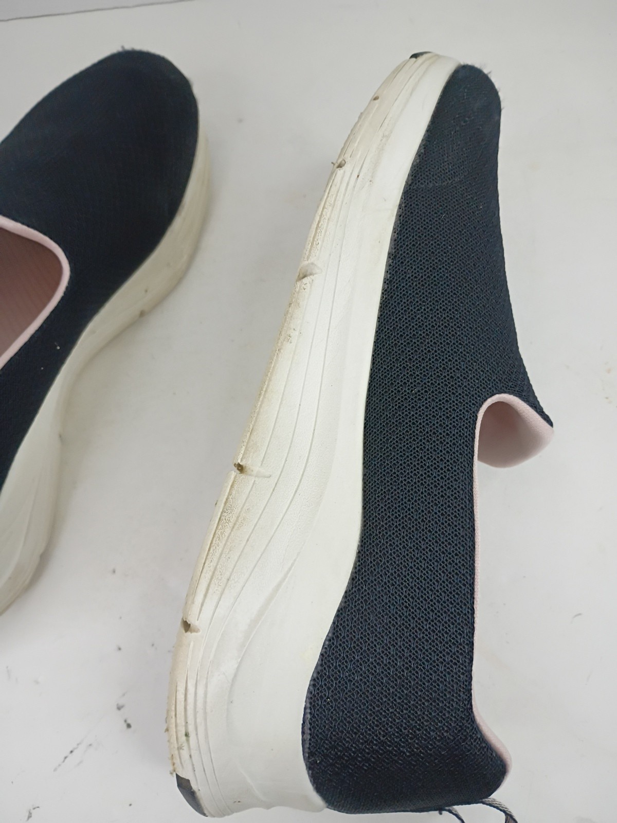 Skechers Arch Comfort Women’s Size 8.5 Slip-On Shoes Black Fabric Pink Liner