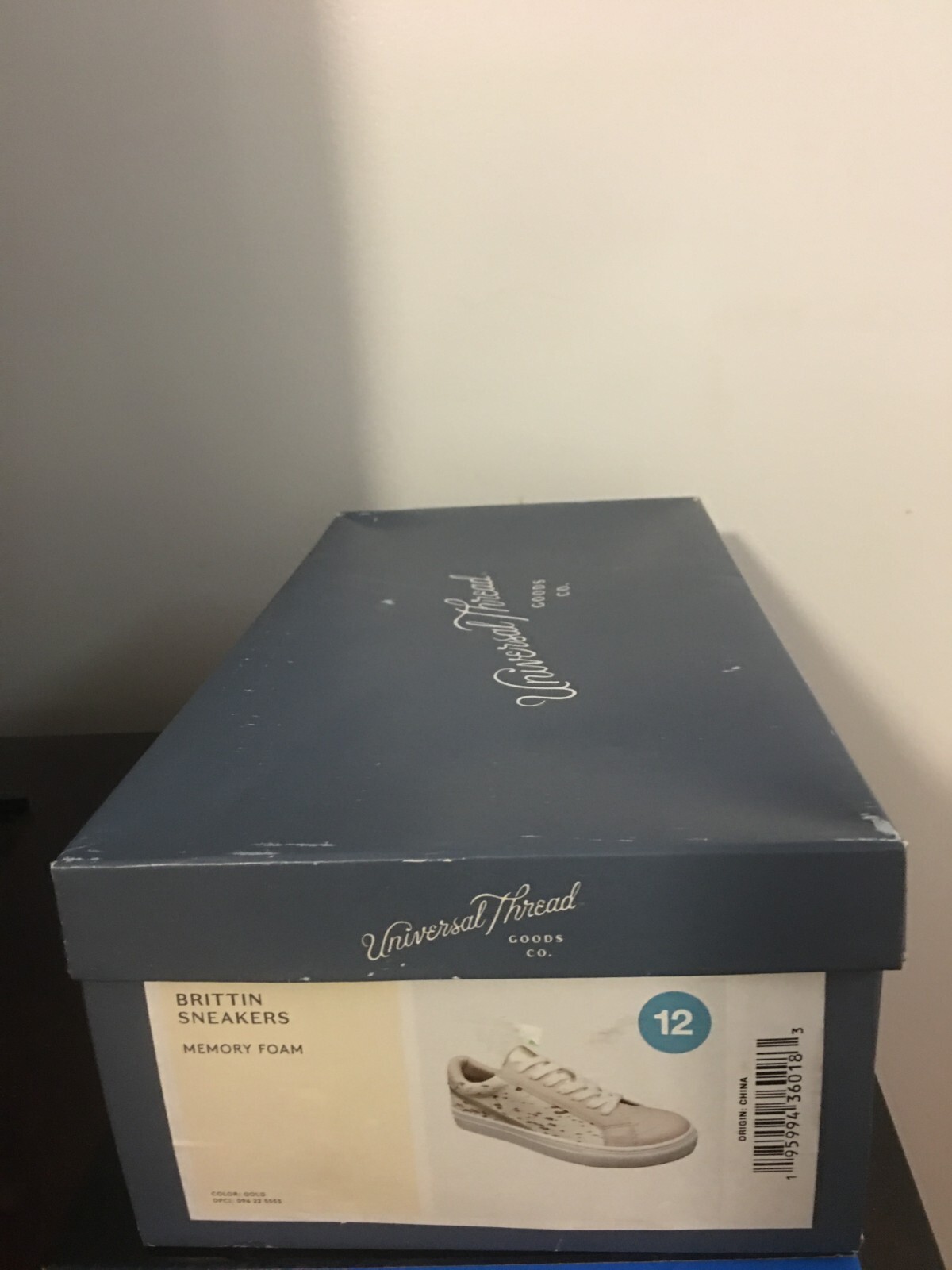 BRAND NEW WOMEN’S SIZE 12 UNIVERSAL THREAD GOLD BRITTIN SNEAKERS (NEW IN BOX)