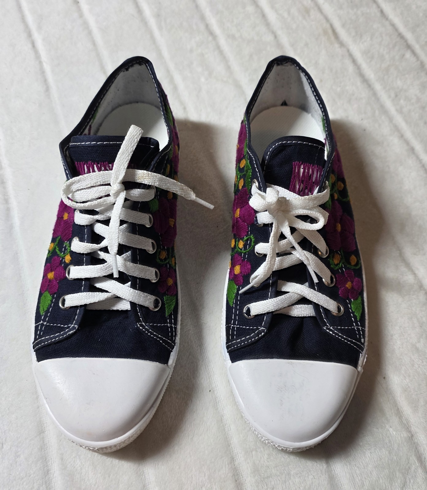 Mexican Artisanal Tennis Shoes Sz 7.5/8 Embroidered Flowers Cottage Core Boho