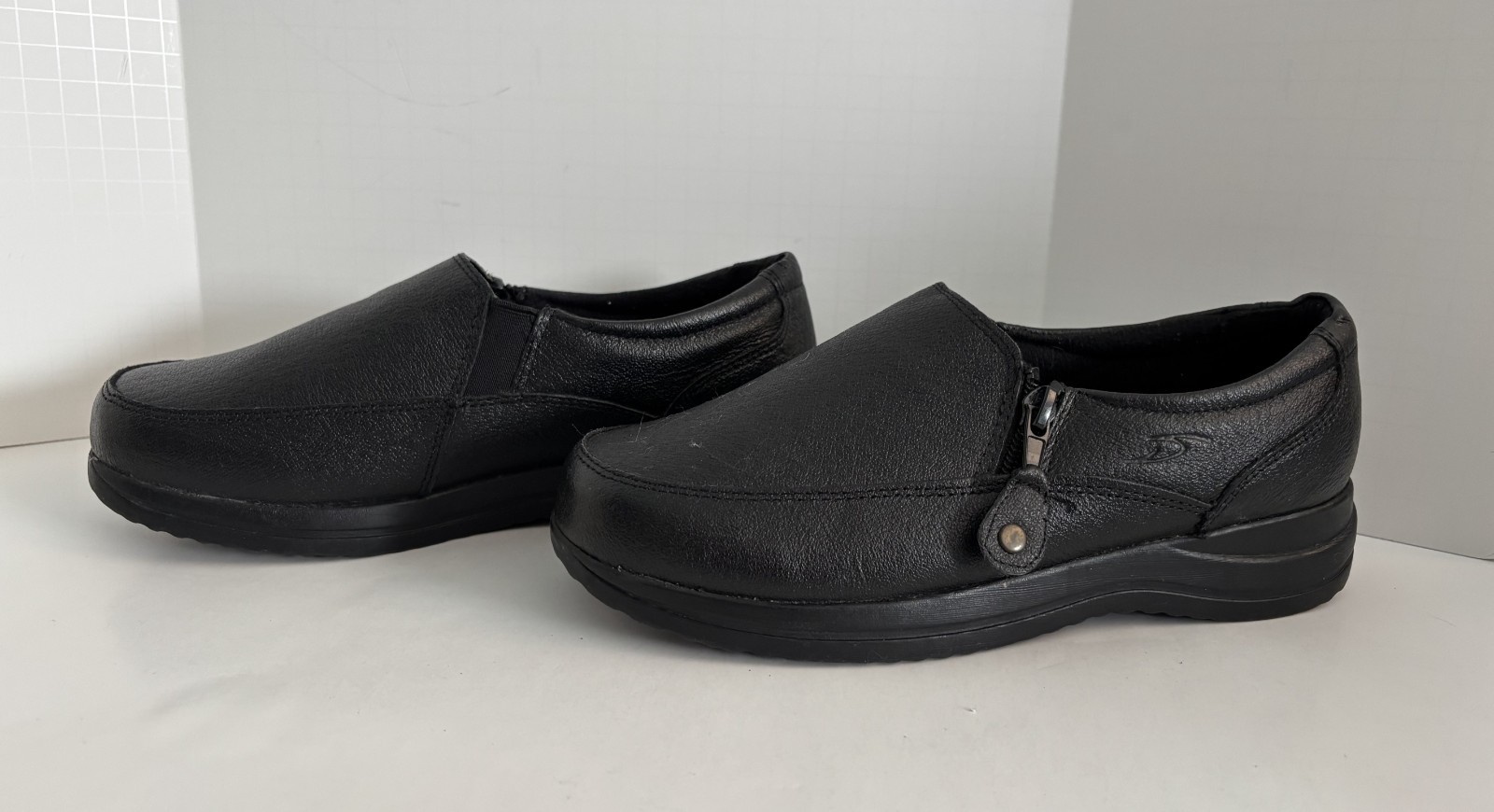 WOMEN’S SIZE 7W DR. SCHOLL’S BLACK LEATHER UPPER WORK SHOES