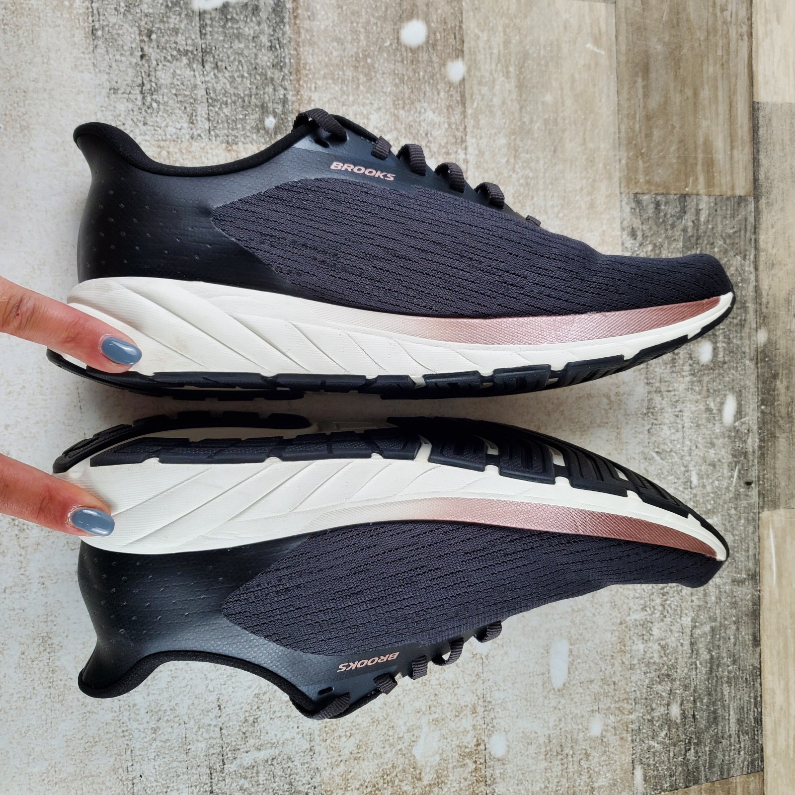 Brooks Anthem 7 Womens Running Shoes Sz 10 B Dark Gray Rose Gold Lace Up Sneaker