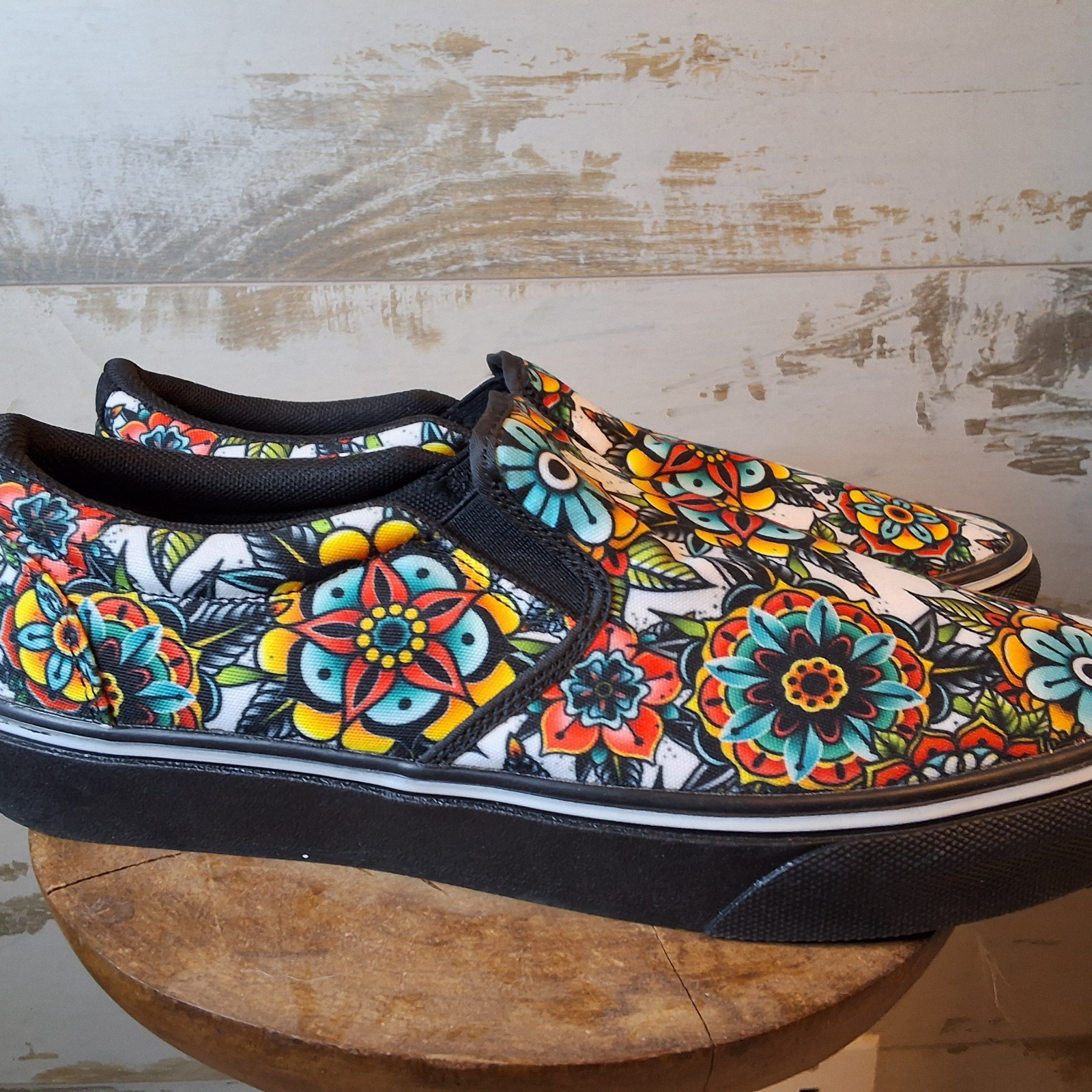 Brand New- RAAD SHOP Womans Slip On Multicolor Flowers Boho Shoes 8.5W